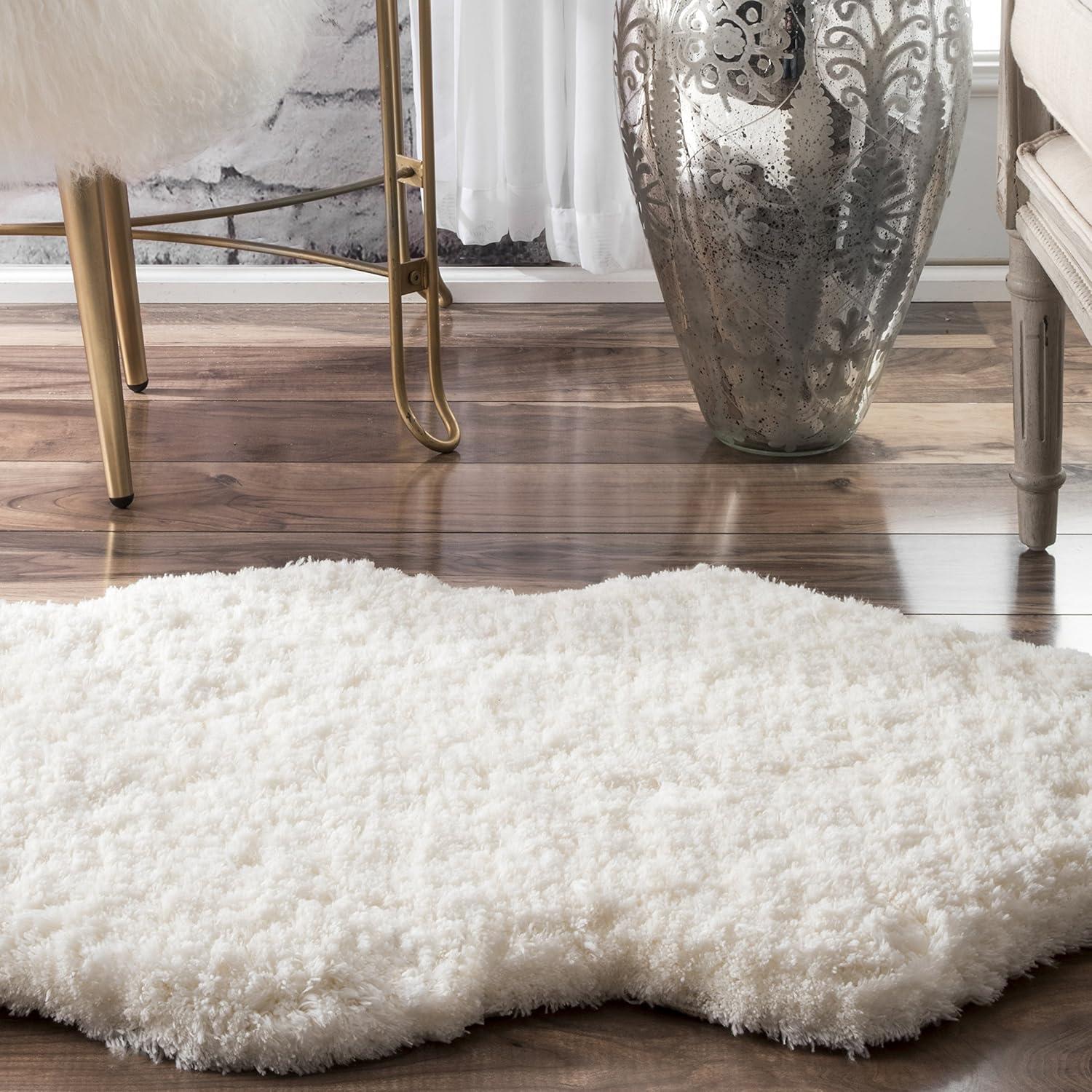 Hand-Tufted Off-White Faux Sheepskin Shag Rug