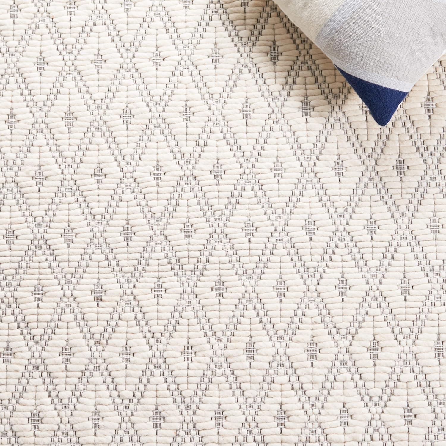Marbella MRB752 Hand Woven Indoor Accent Rug - Ivory/Black - 4'x6' - Safavieh