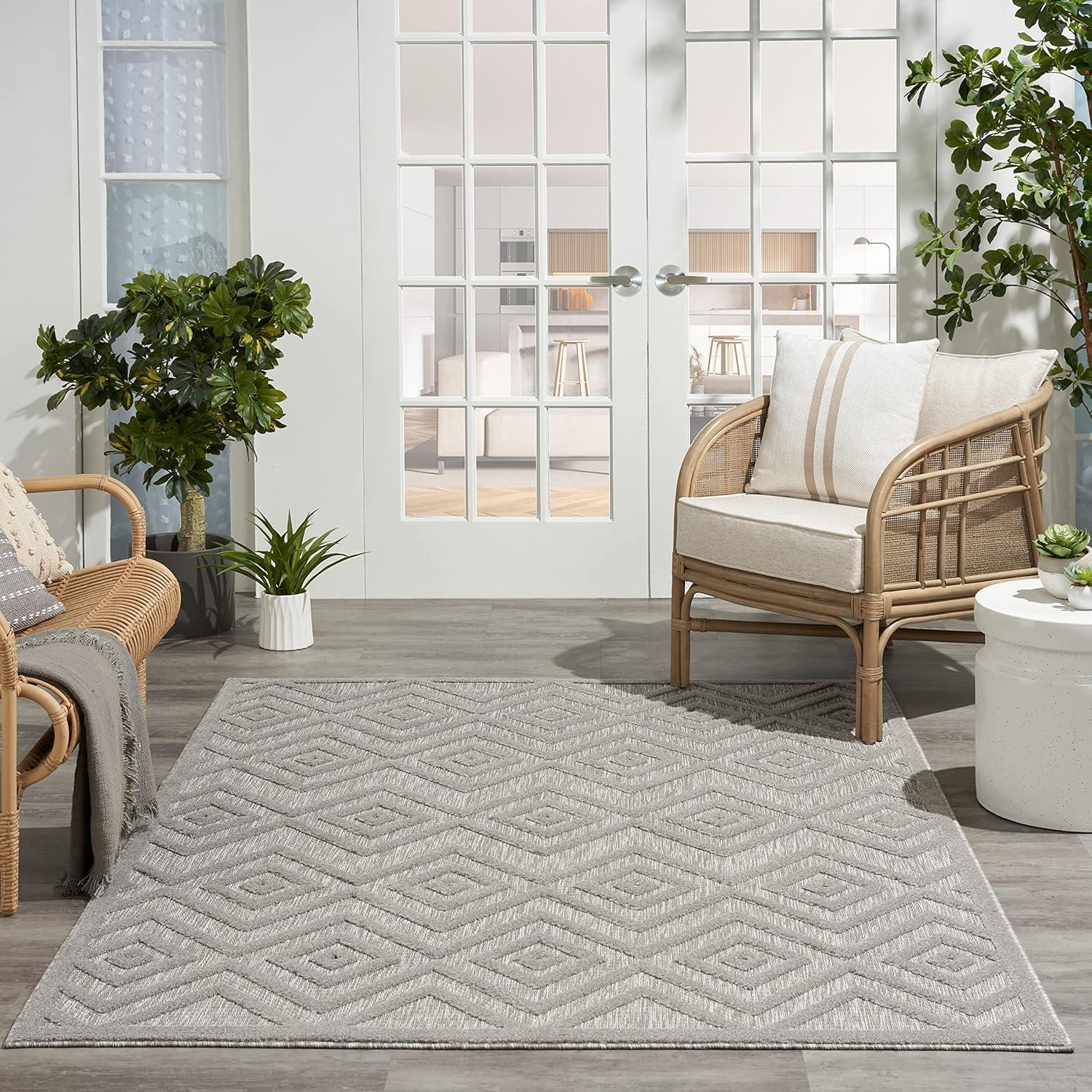 Silver Grey Diamond 6' x 9' Synthetic Reversible Flatweave Rug