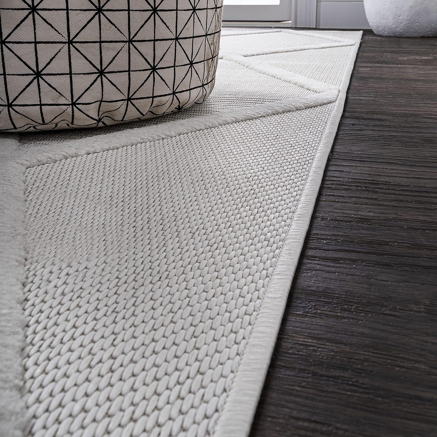 Salines Diamond Trellis Indoor/Outdoor Area Rug - JONATHAN Y