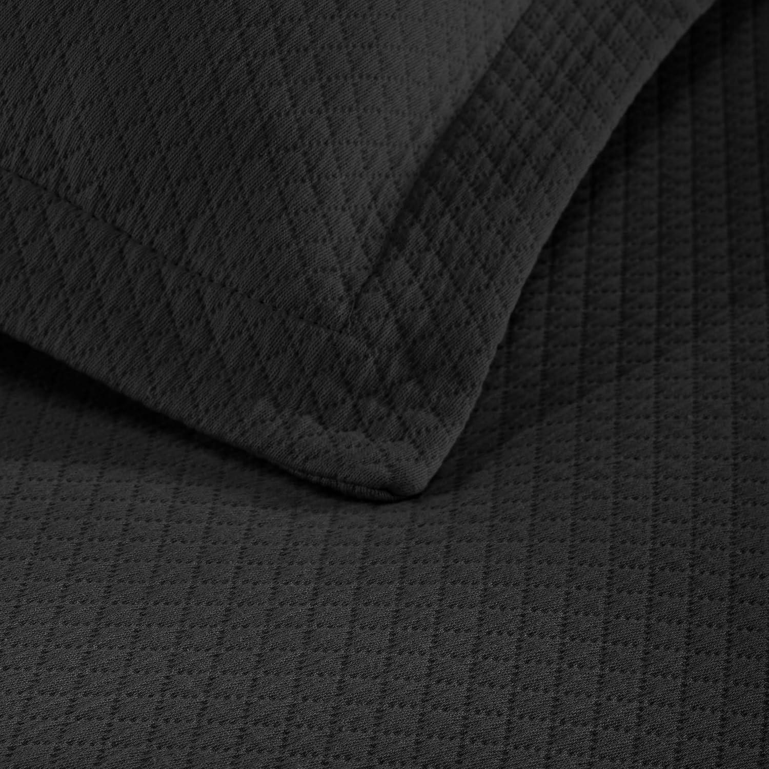 Superior Superior Solitaire Waffled Matelassé Bedspread Set with Shams