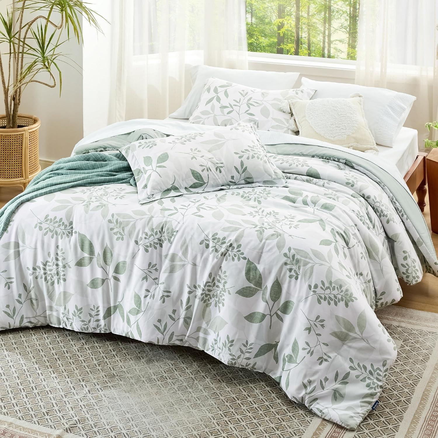 Queen - Sage Green , Cute Floral Beddings, 3 Pieces, 1 Soft Reversible Botanical Flowers