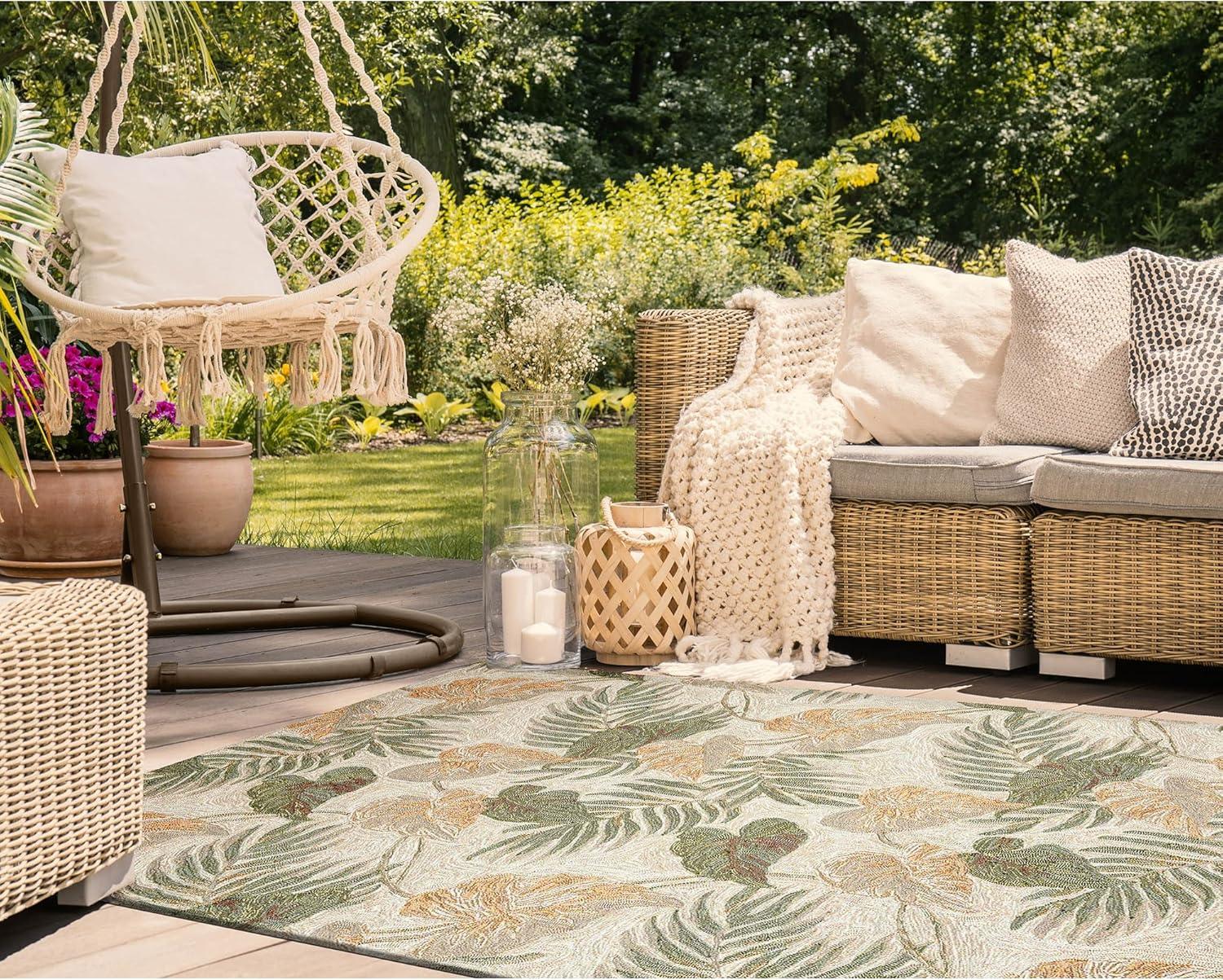 Tropical Leaf Beige and Green Hand-Tufted Indoor/Outdoor Rug