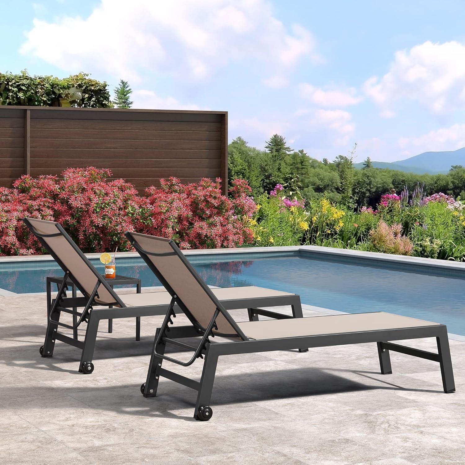 PURPLE LEAF Outdoor Chaise Lounge with Wheels for Outside 2 Pieces Aluminum Patio Lounge Chair with 5 Adjustable Position for Outdoor, Beach, Yard, Pool, Side Table Included, Light Grey