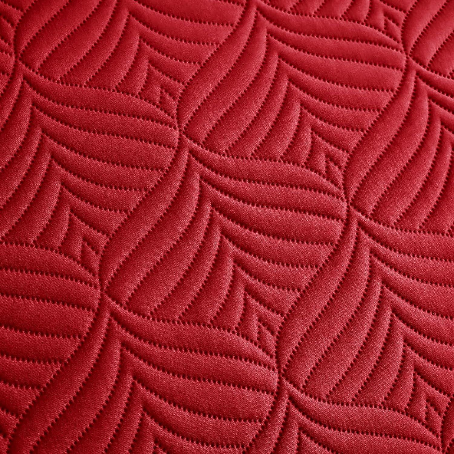 Whale Flotilla Microfiber Queen Size (96x90 inches) Quilt Set Lightweight Ultrasonic Quilted Bedspreads Coverlets Set with Classic Pattern, Red, 3 Piece (1 Quilt, 2 Pillow Shams)