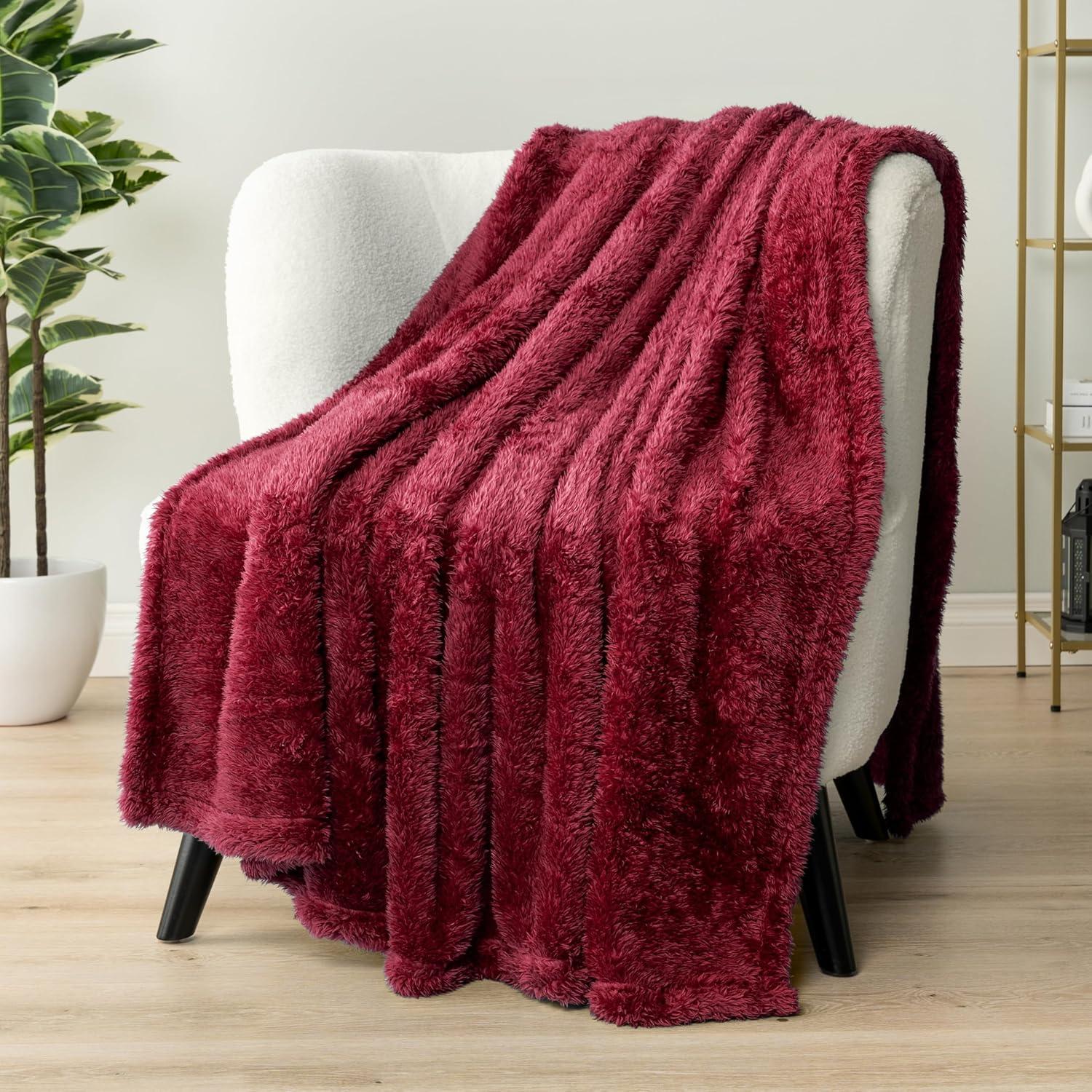 PAVILIA Plush Throw Blanket for Couch Bed, Faux Shearling Blanket and Throw for Sofa Home Decor