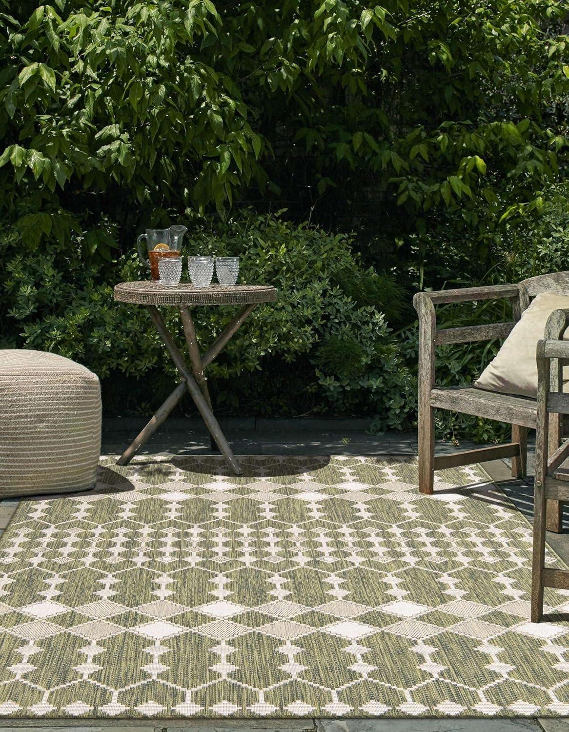 Unique Loom 2' 2 x 3' 0 Indoor Outdoor Trellis Green Area Rug