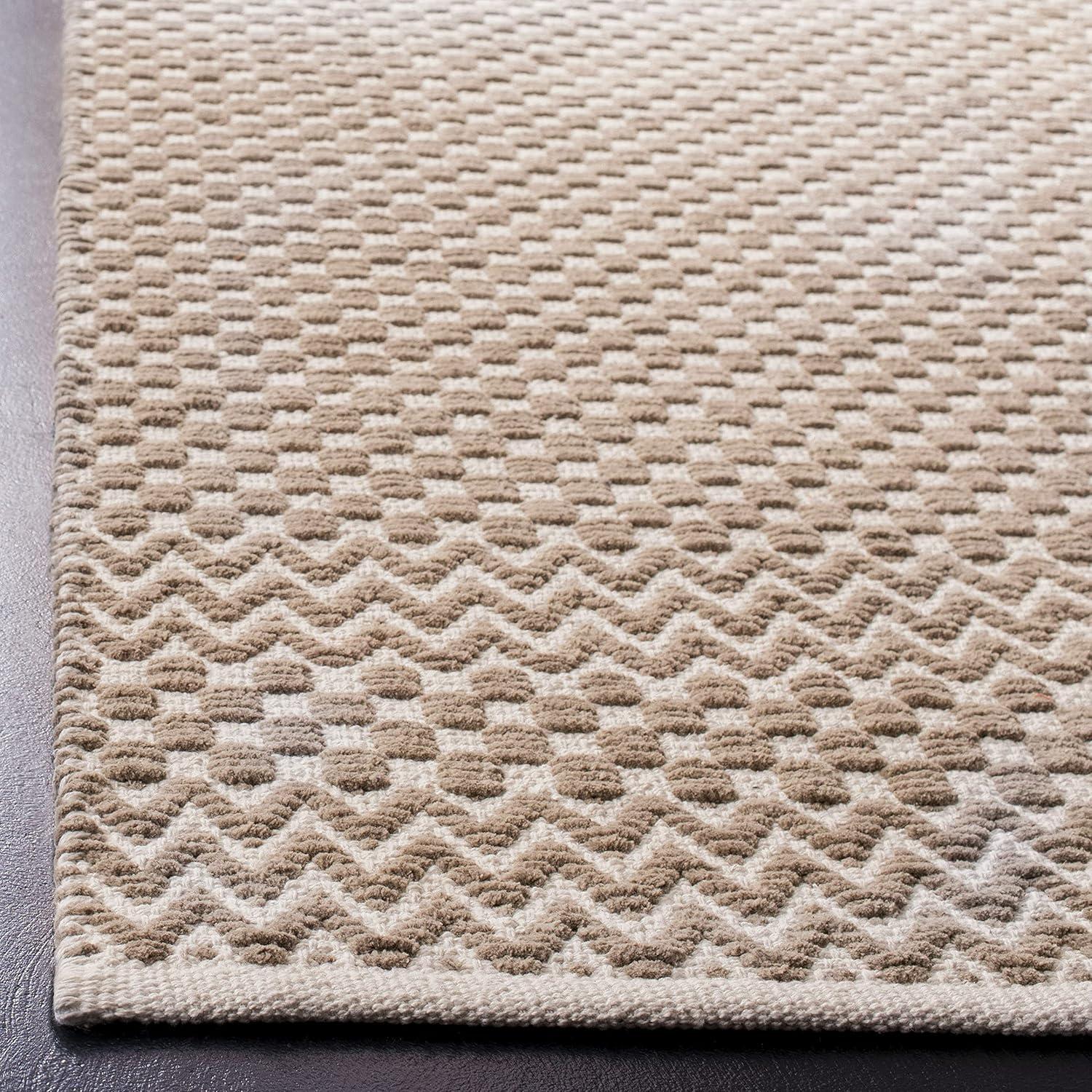 Boston BOS686 Power Loomed Area Rug  - Safavieh