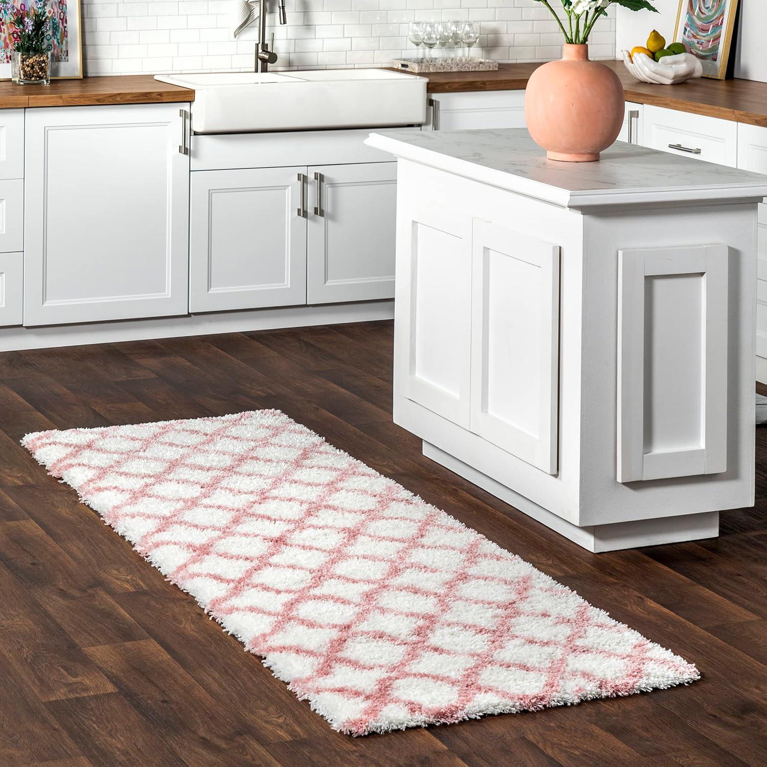 Nuloom Nelda Trellis 5x8 Shag Indoor Area Rug for Living Room Bedroom Dining Room Nursery, Baby Pink/White