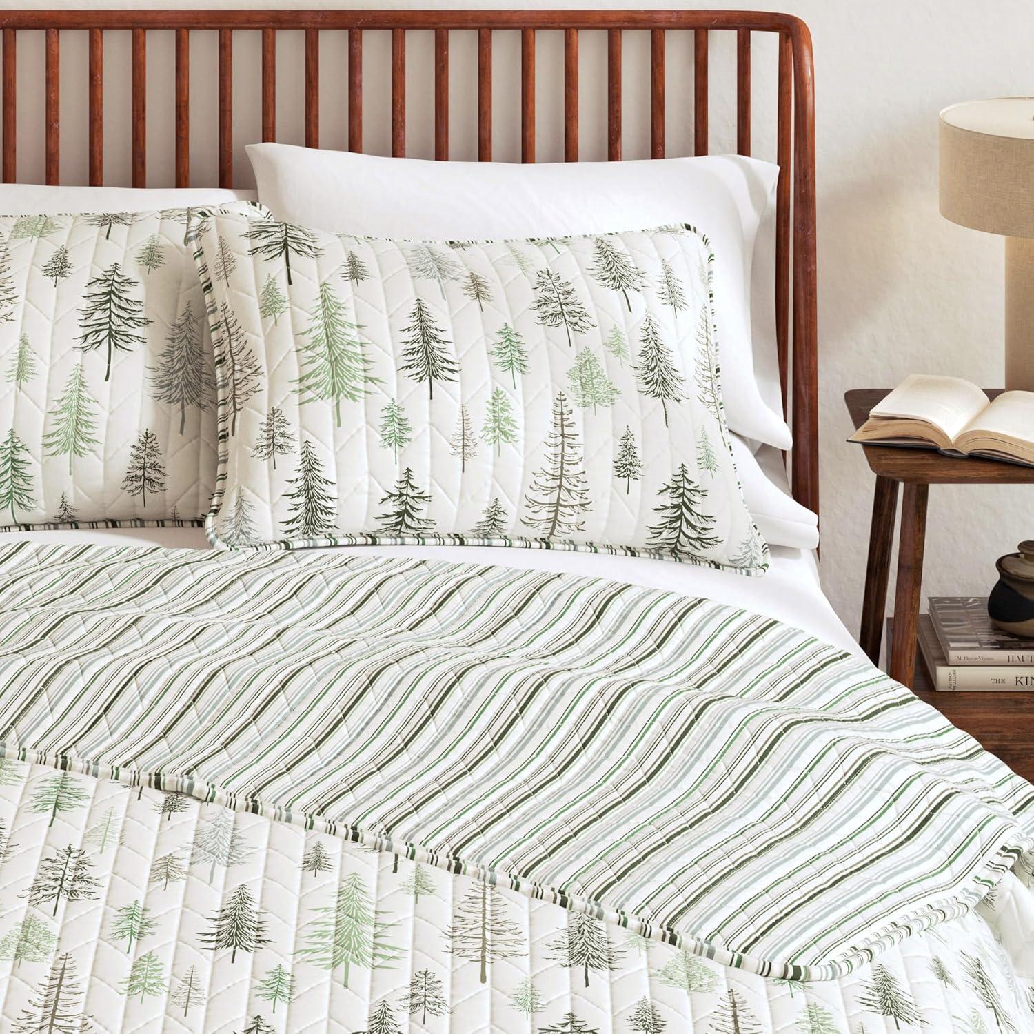 FreshFolds Green Forest Reversible Lodge Quilt Set with Shams