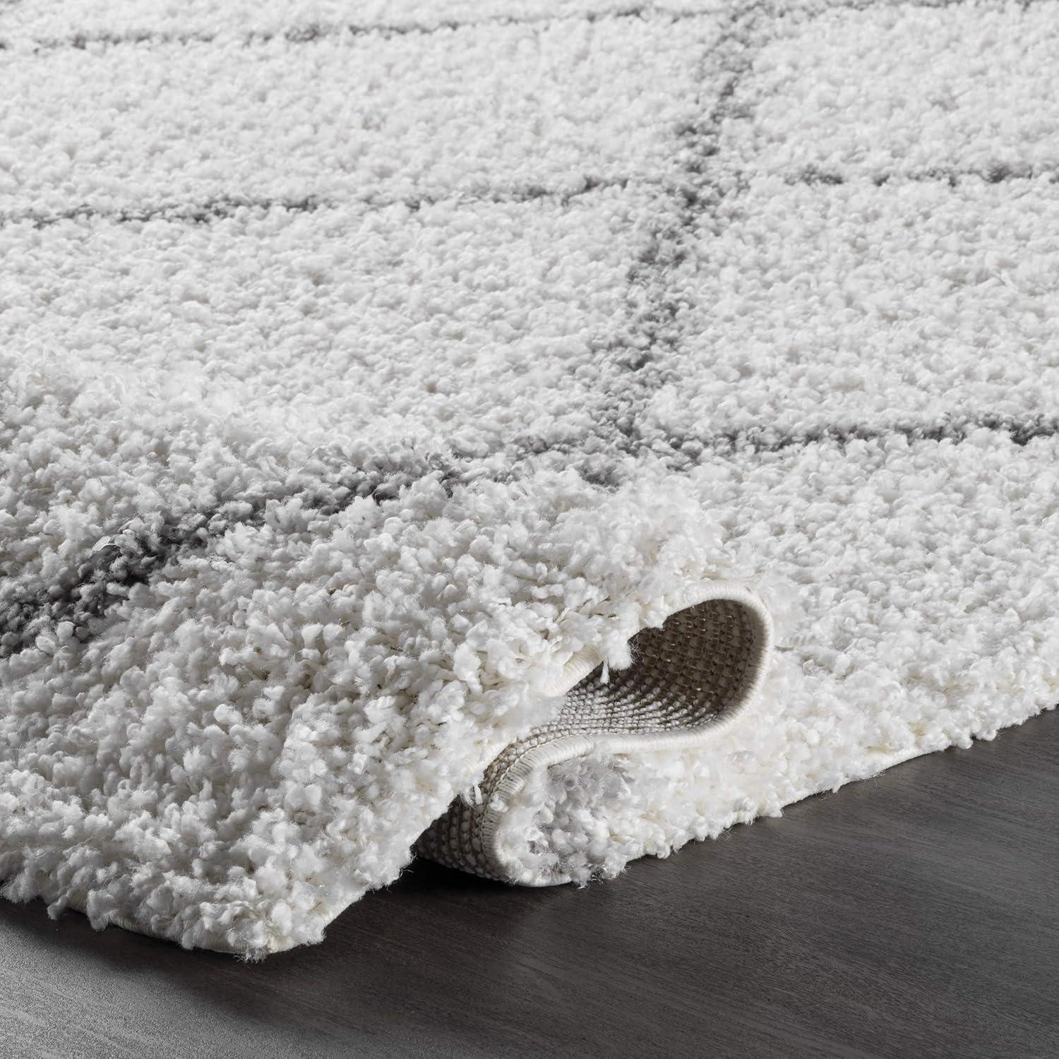 nuLOOM Tess Moroccan Shag Area Rug, 5' 3" x 7' 6", White