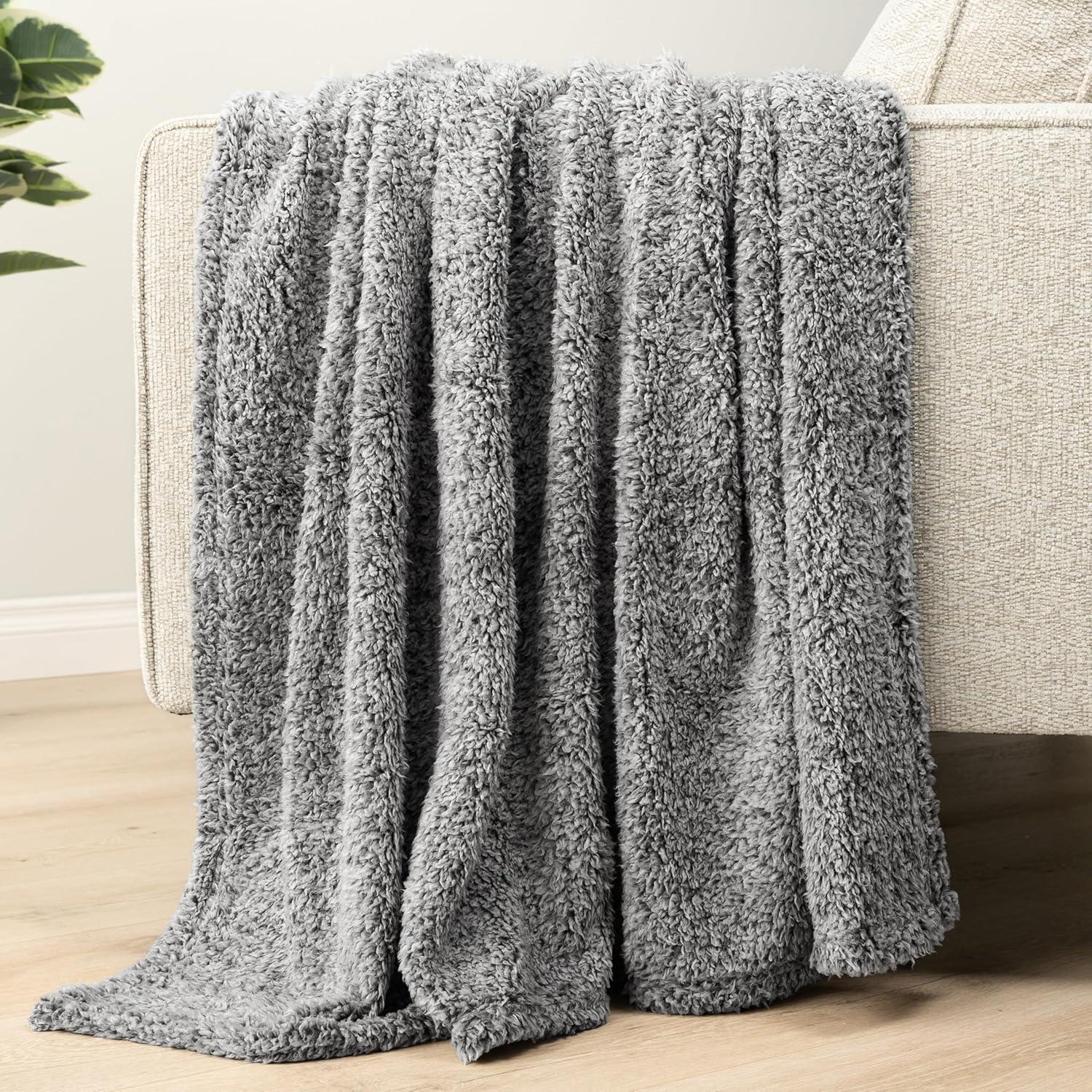 PAVILIA Plush Throw Blanket for Couch Bed, Faux Shearling Blanket and Throw for Sofa Home Decor