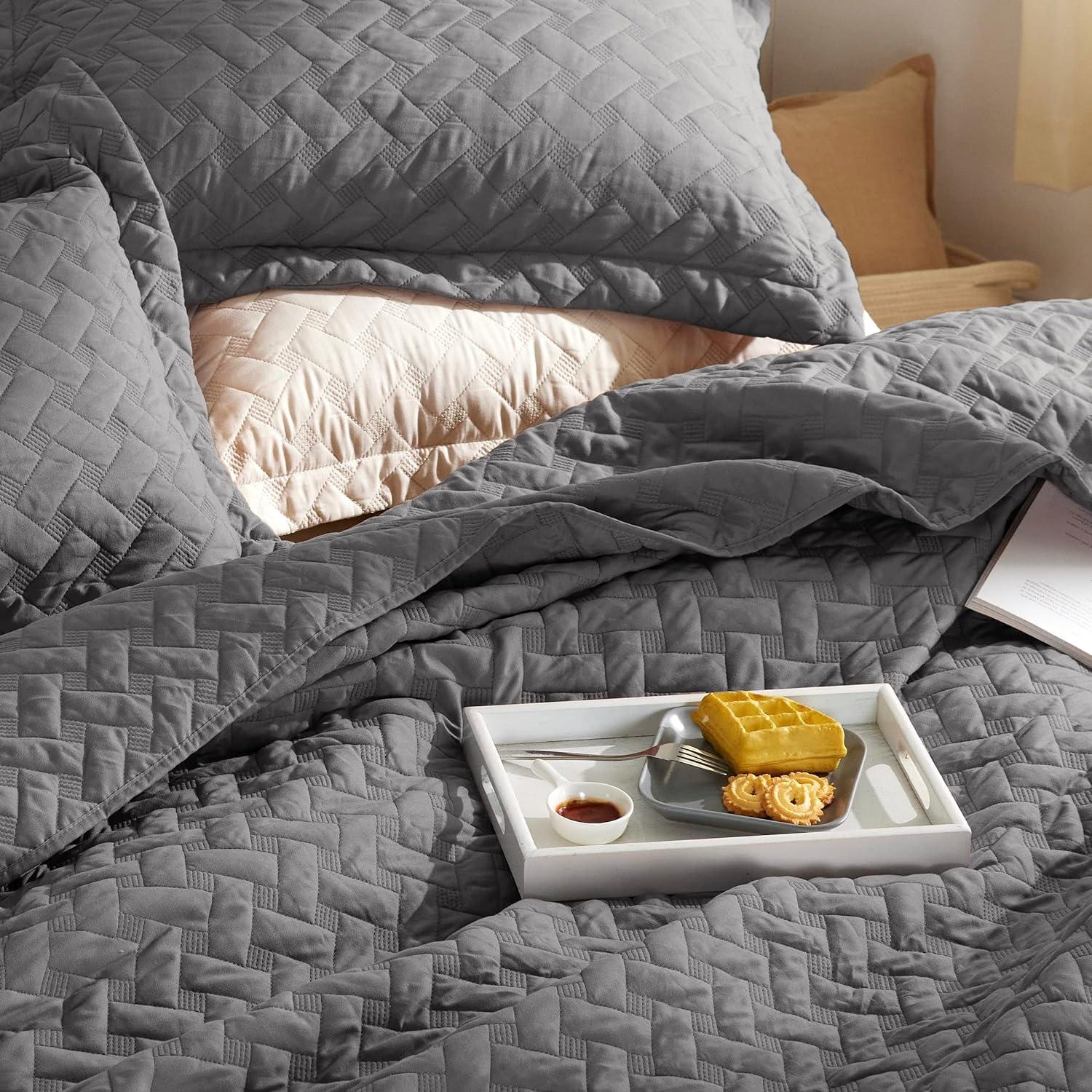 Lightweight Spring Quilt Set Oversized King Size White Bedding Set for All Seasons - Bedsure