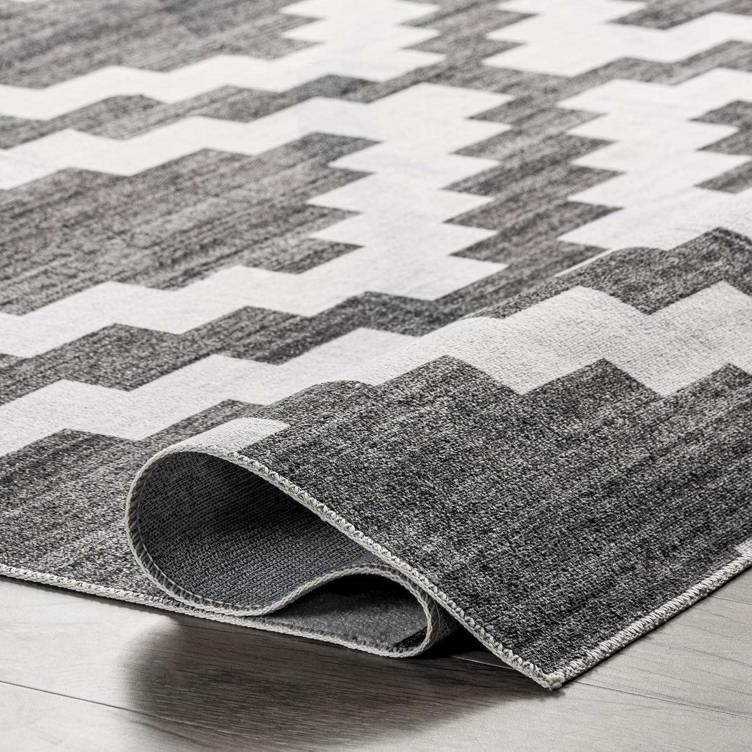 Gray Diamond Pattern Washable Synthetic Area Rug, 8' x 10'