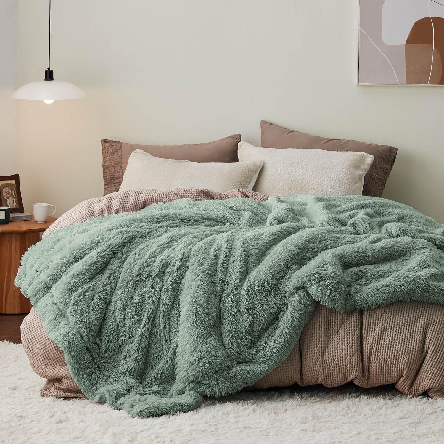 Green Twin Reversible Sherpa Fleece Faux Fur Blanket