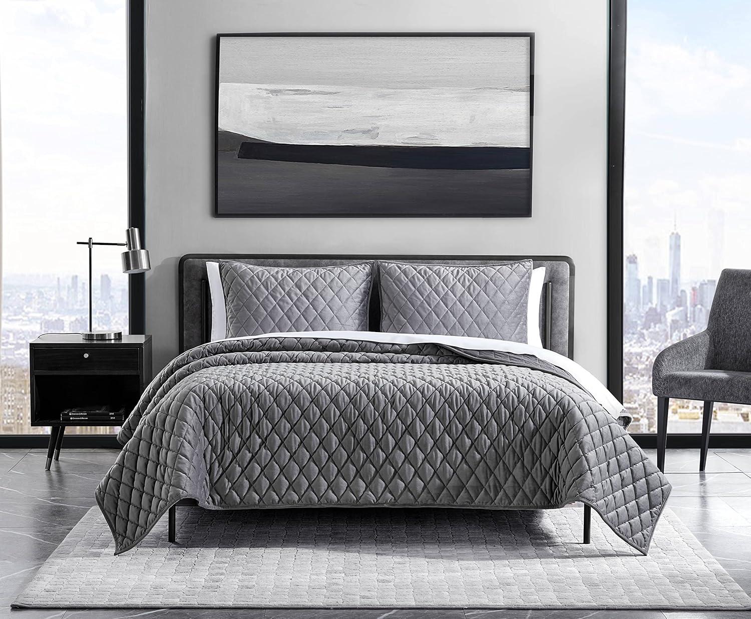 Vera Wang Vera Wang Diamond Velvet Quilt Set