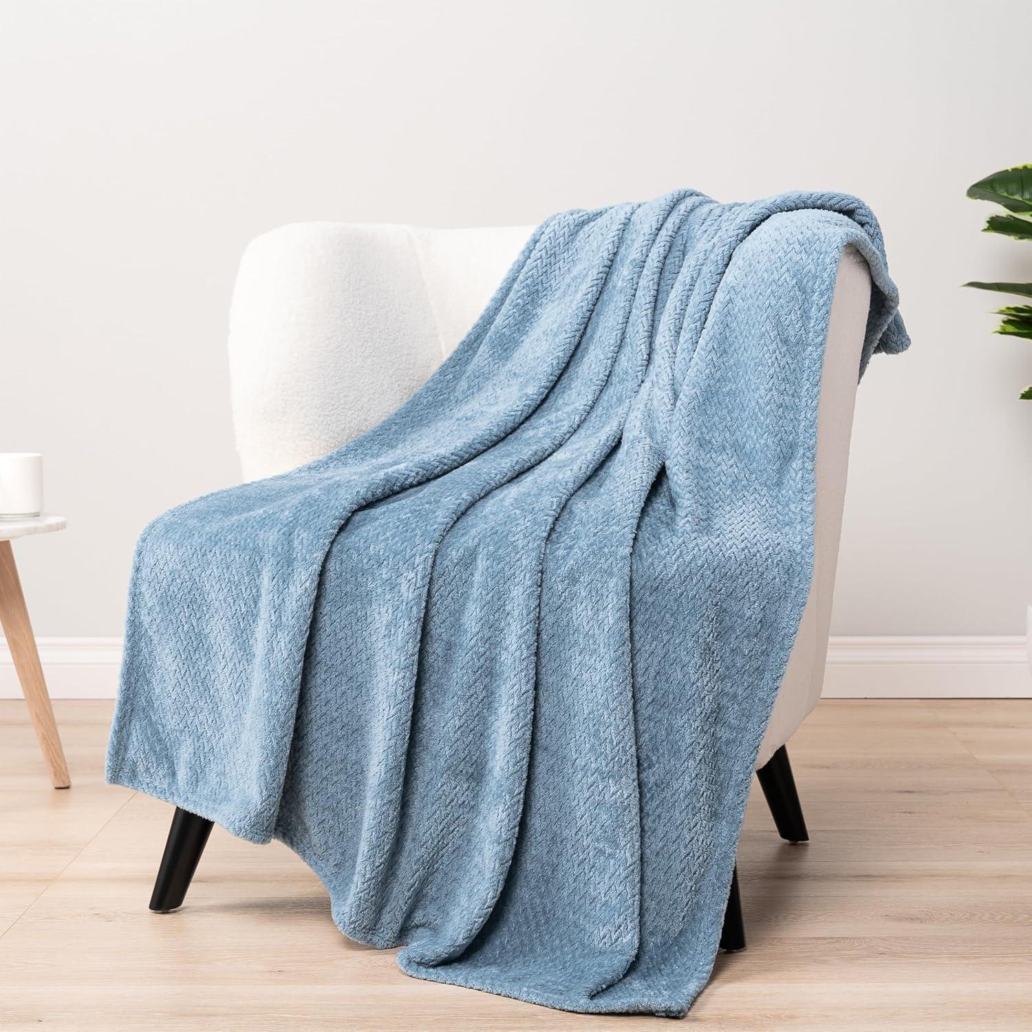 PAVILIA Lightweight Fleece Throw Blanket for Couch, Soft Warm Flannel Blankets for Bed