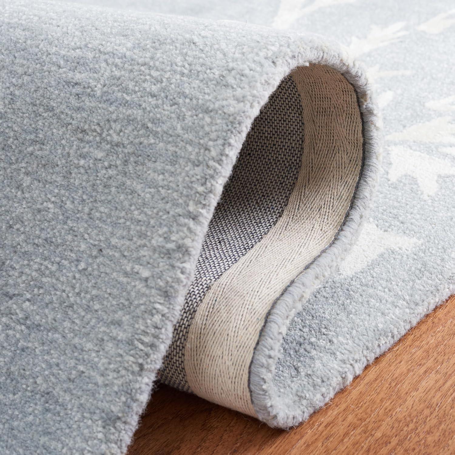 Bella BEL131 Hand Tufted Accent Rug - Light Blue/Ivory - 2'6"x4' - Safavieh.