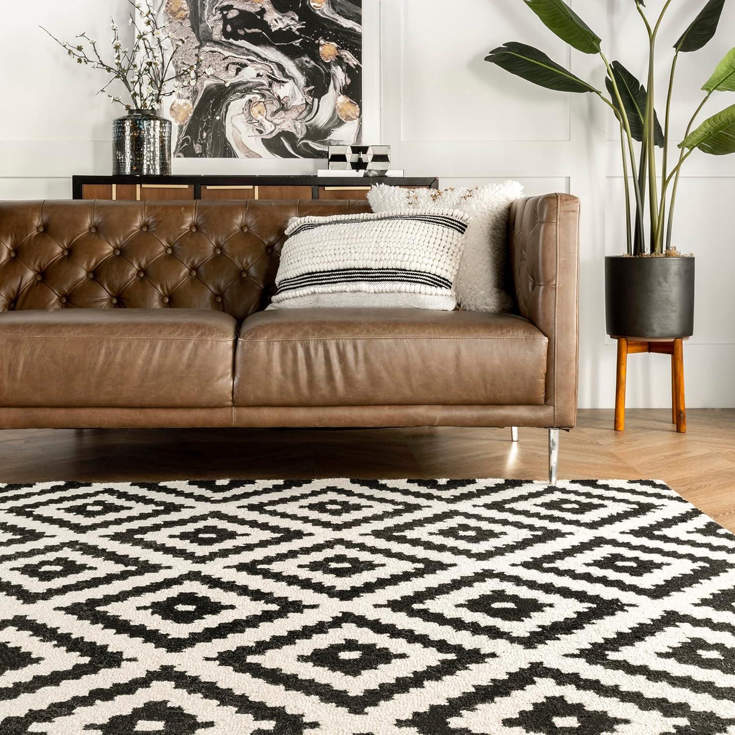 Handmade Black Wool 6' x 9' Geometric Tufted Rug