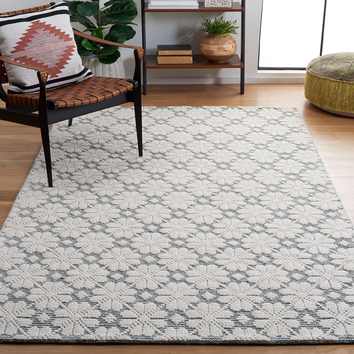 Ivory and Green Handwoven Wool 6' x 9' Area Rug