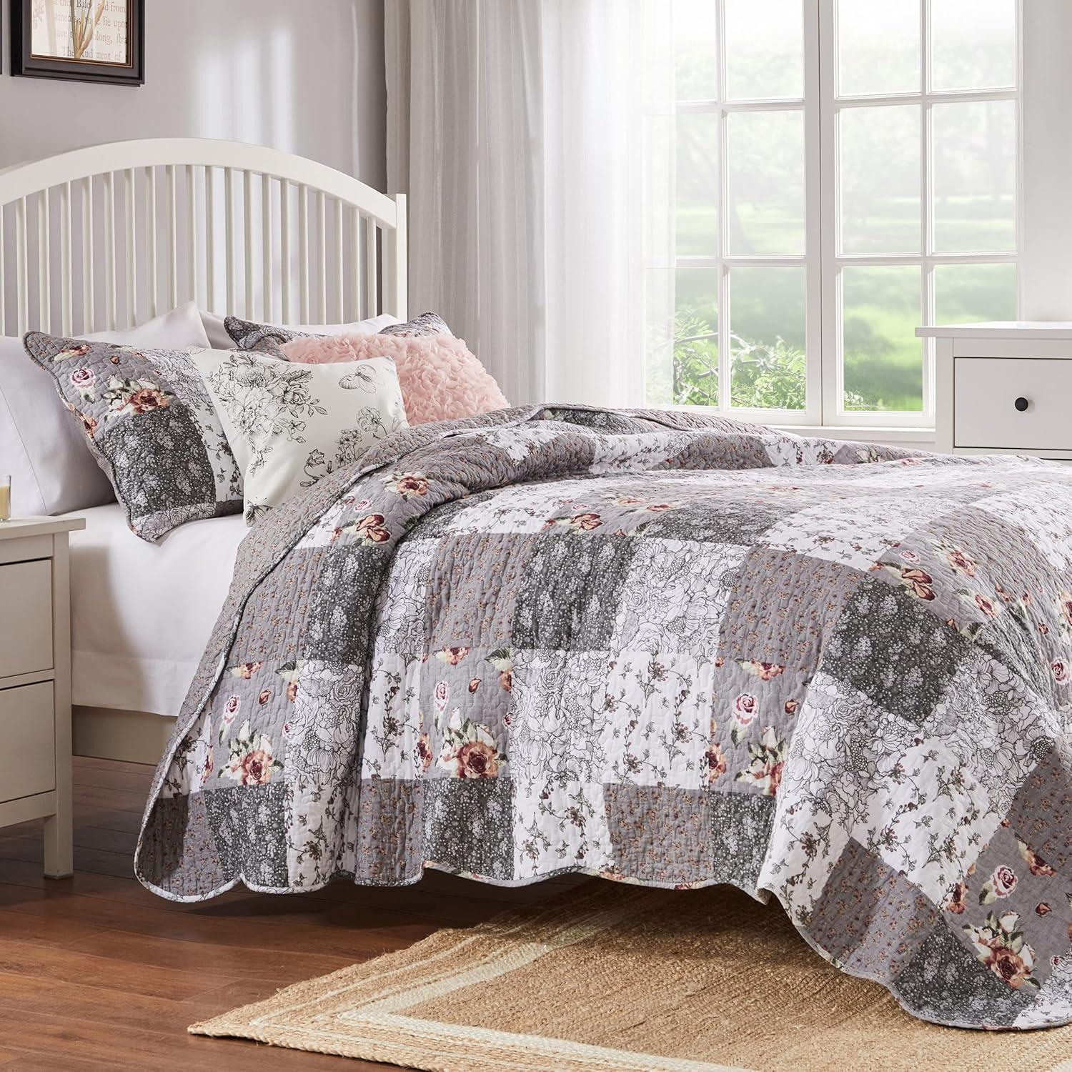 Giulia Gray and White King Microfiber Reversible Quilt Set