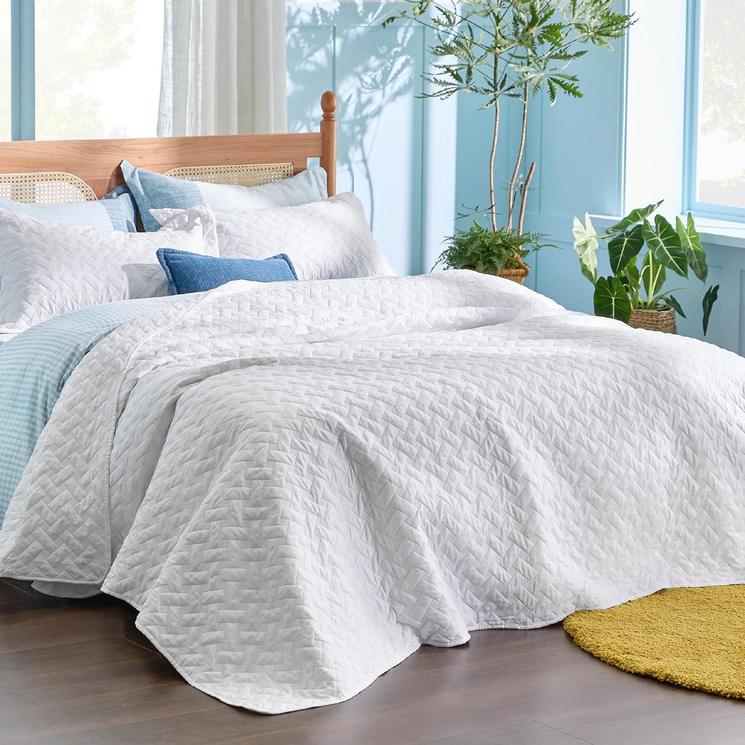 Lightweight Spring Quilt Set Oversized King Size White Bedding Set for All Seasons - Bedsure