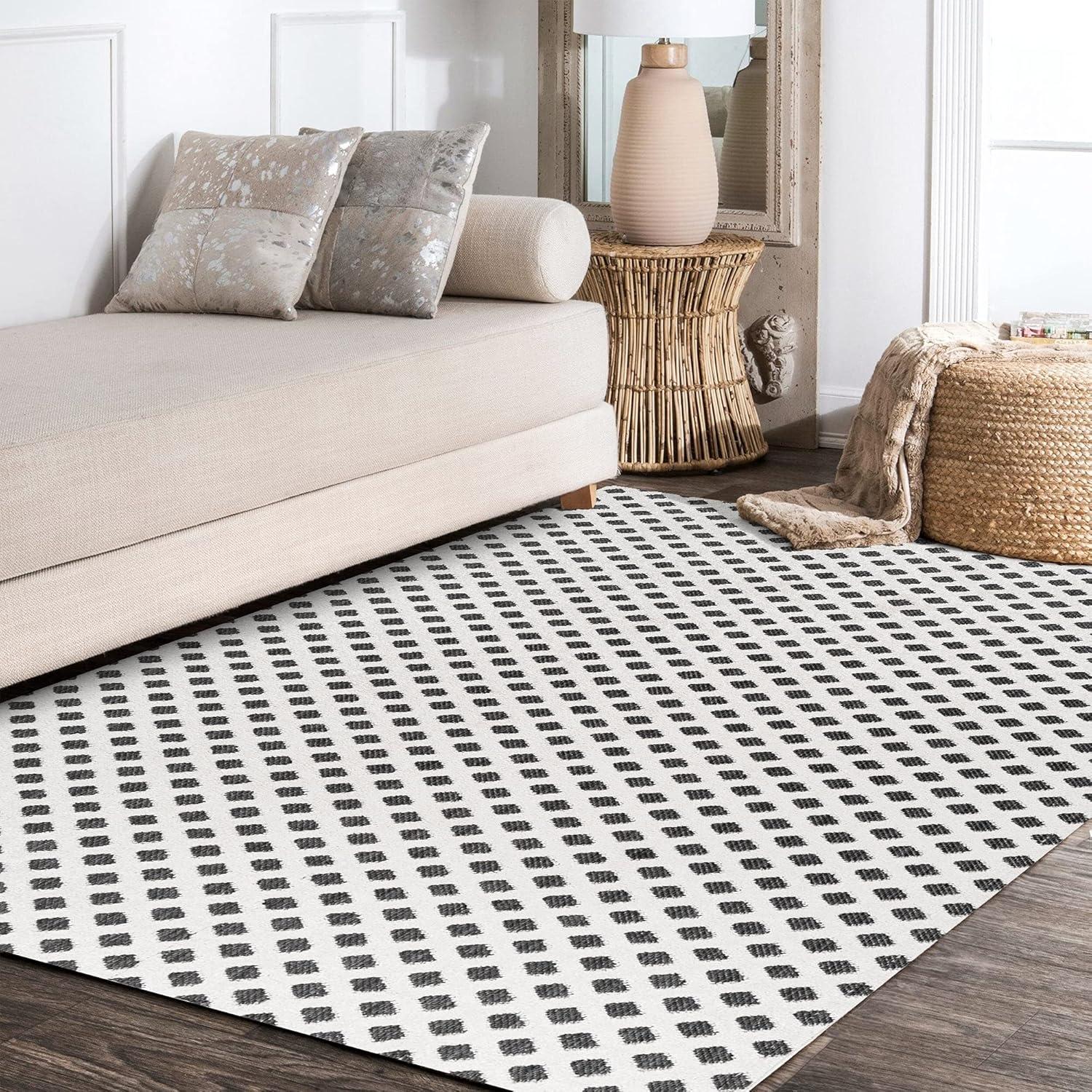 4' x 6' Black Synthetic Reversible Trellis Rug