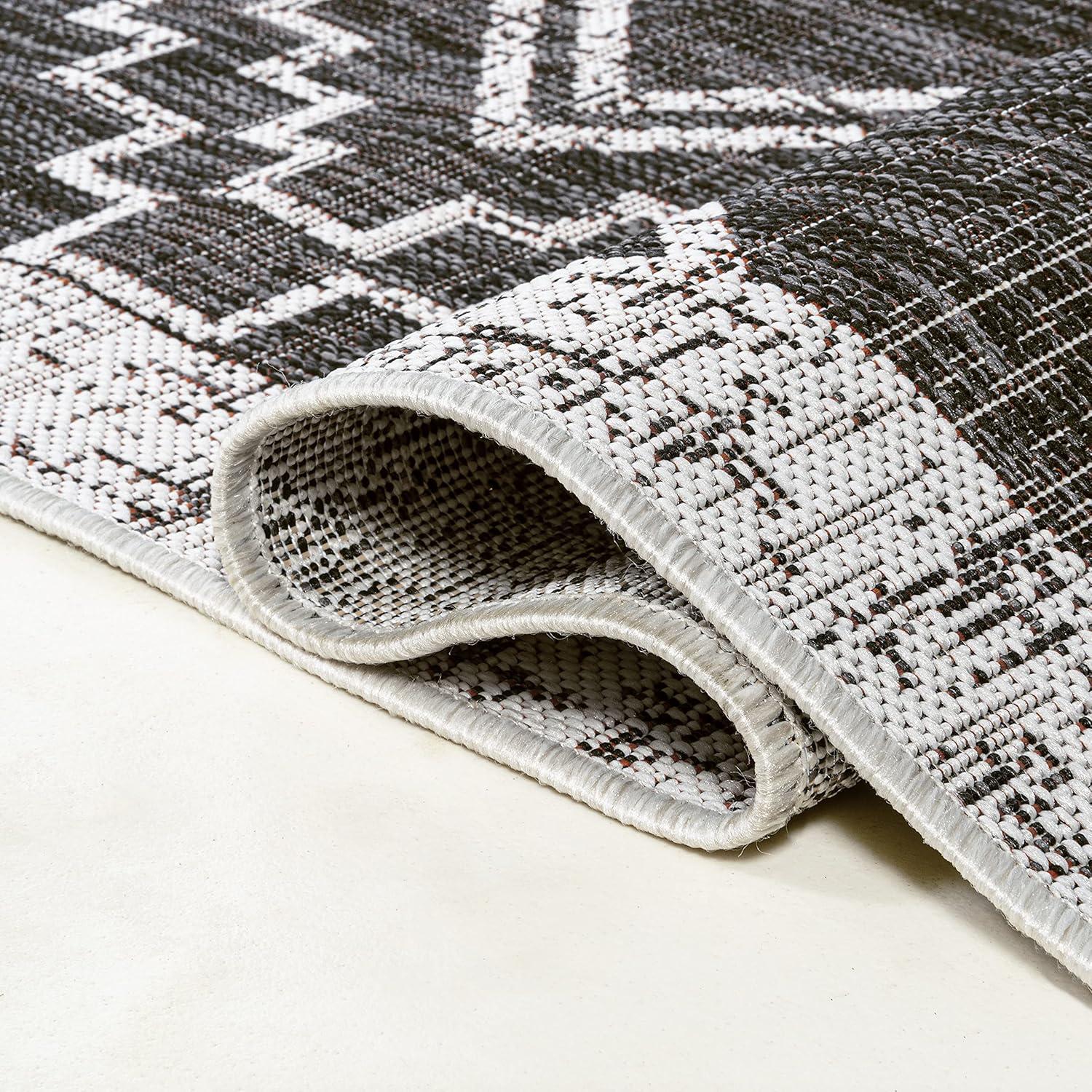 Marokko Diamond  Medallion Indoor/Outdoor Area Rug - JONATHAN Y