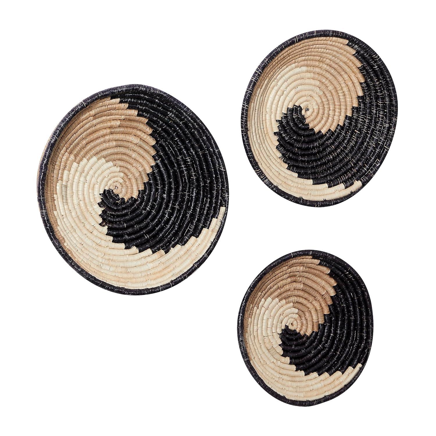 Deco 79 Seagrass Plate Handmade Home Wall Decor Spiral Basket Wall Sculpture, Set of 3 Wall Art 20", 18", 16"H, Black