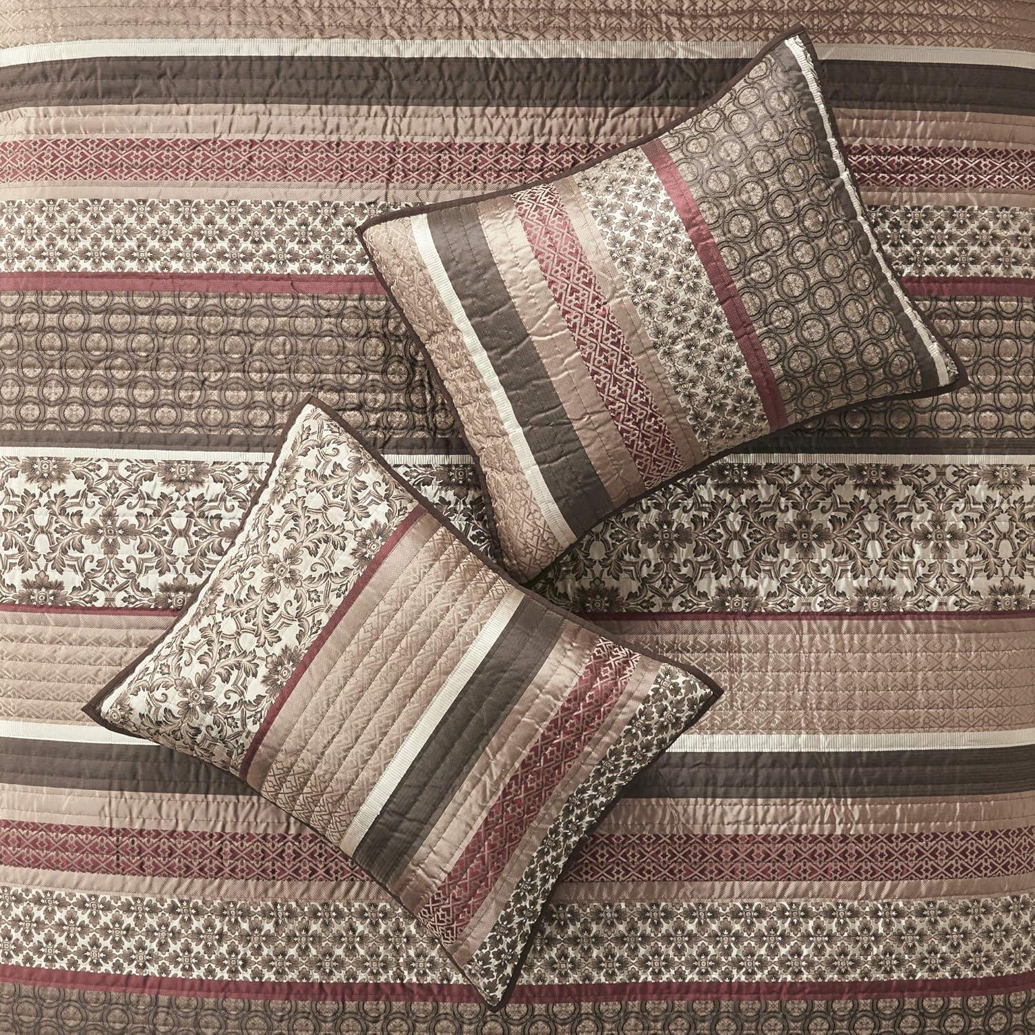 Jacquard Quilt Set with Throw Pillows