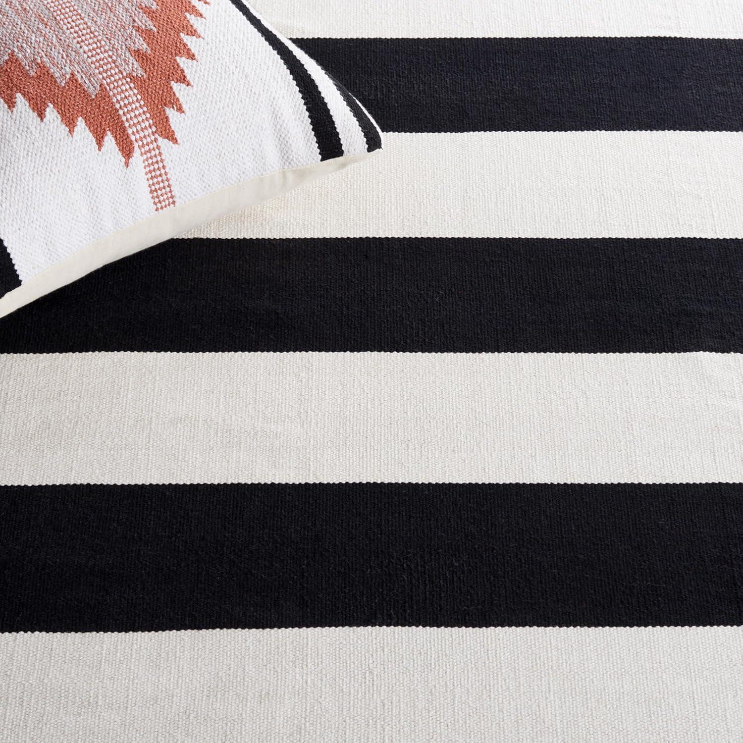 Montauk MTK712 Hand Woven Indoor Area Rug - Black/Ivory - 8'x10' - Safavieh