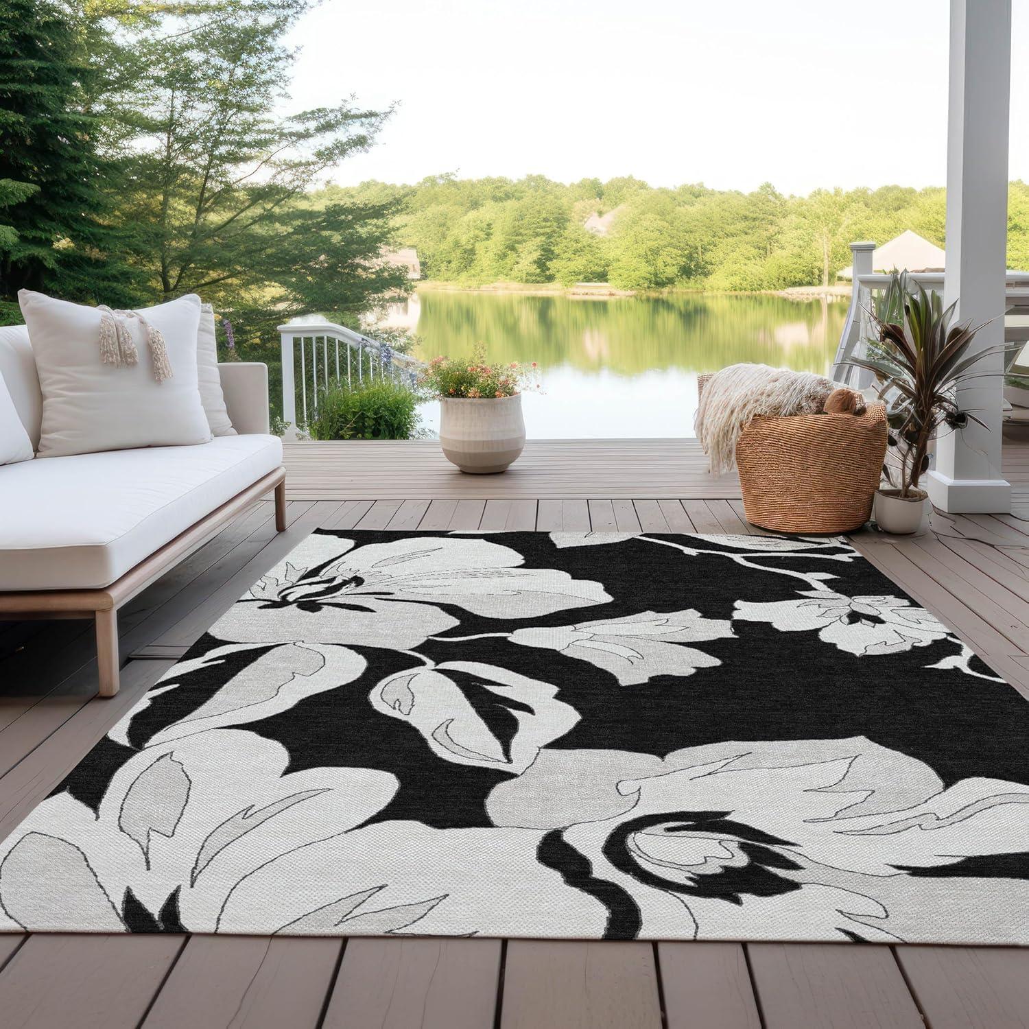 Chantille Black and White Floral Indoor/Outdoor Rug