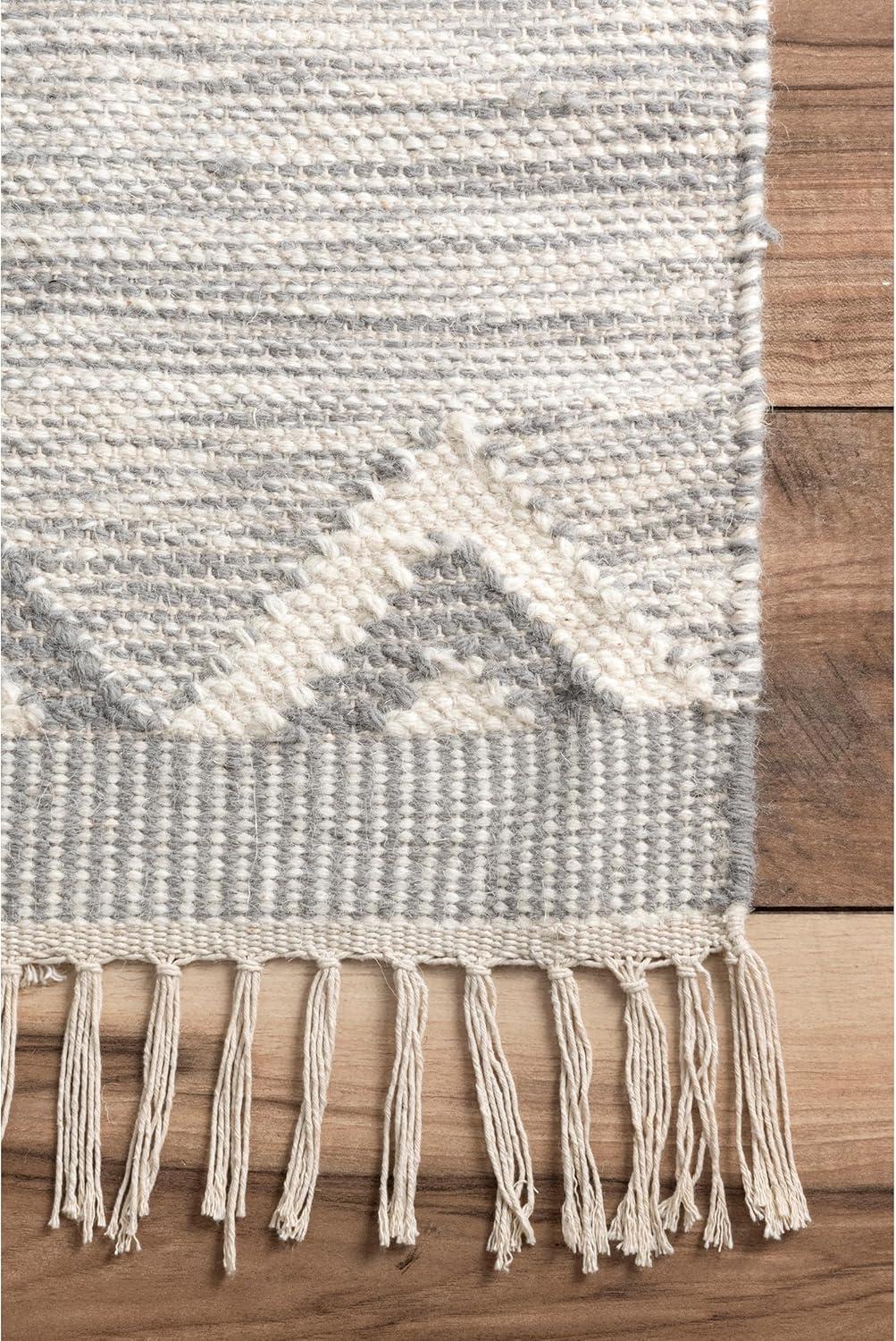 Nuloom Savannah Geometric 2x8 Wool Runner Indoor Area Rug for Living Room Bedroom Dining Room Entryway Hallway Kitchen, Light Grey/Ivory