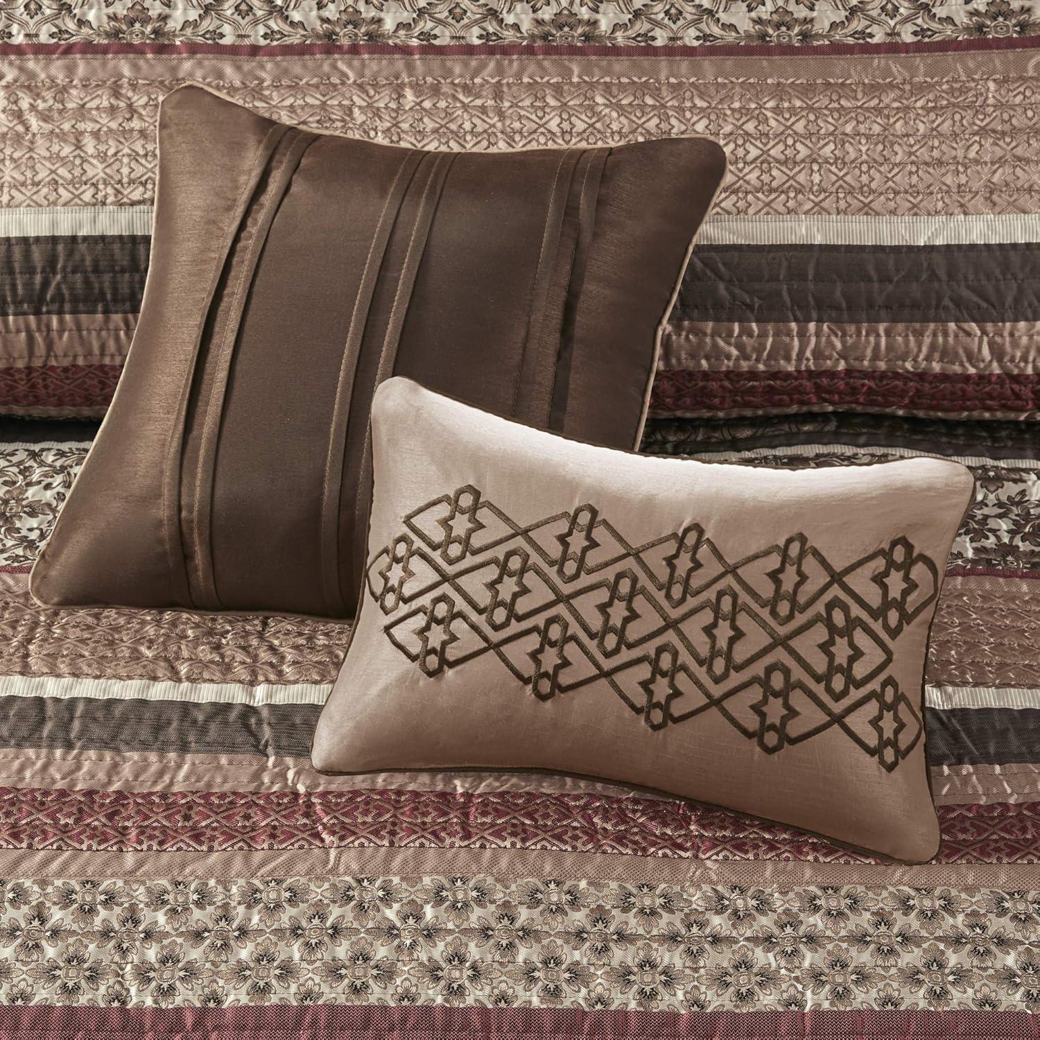 Jacquard Quilt Set with Throw Pillows