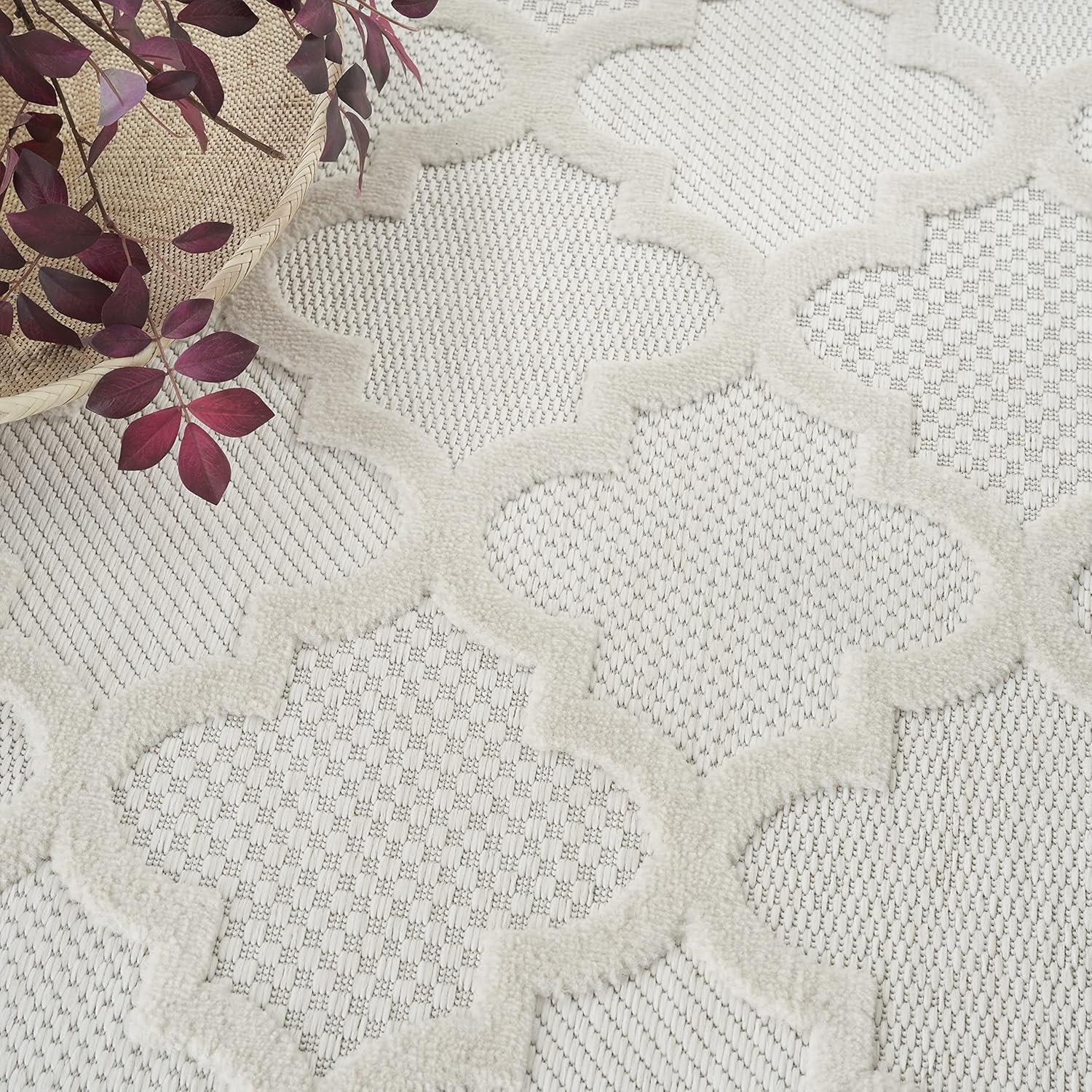 Ivory/White 4' x 6' Synthetic Trellis Flat Woven Rug