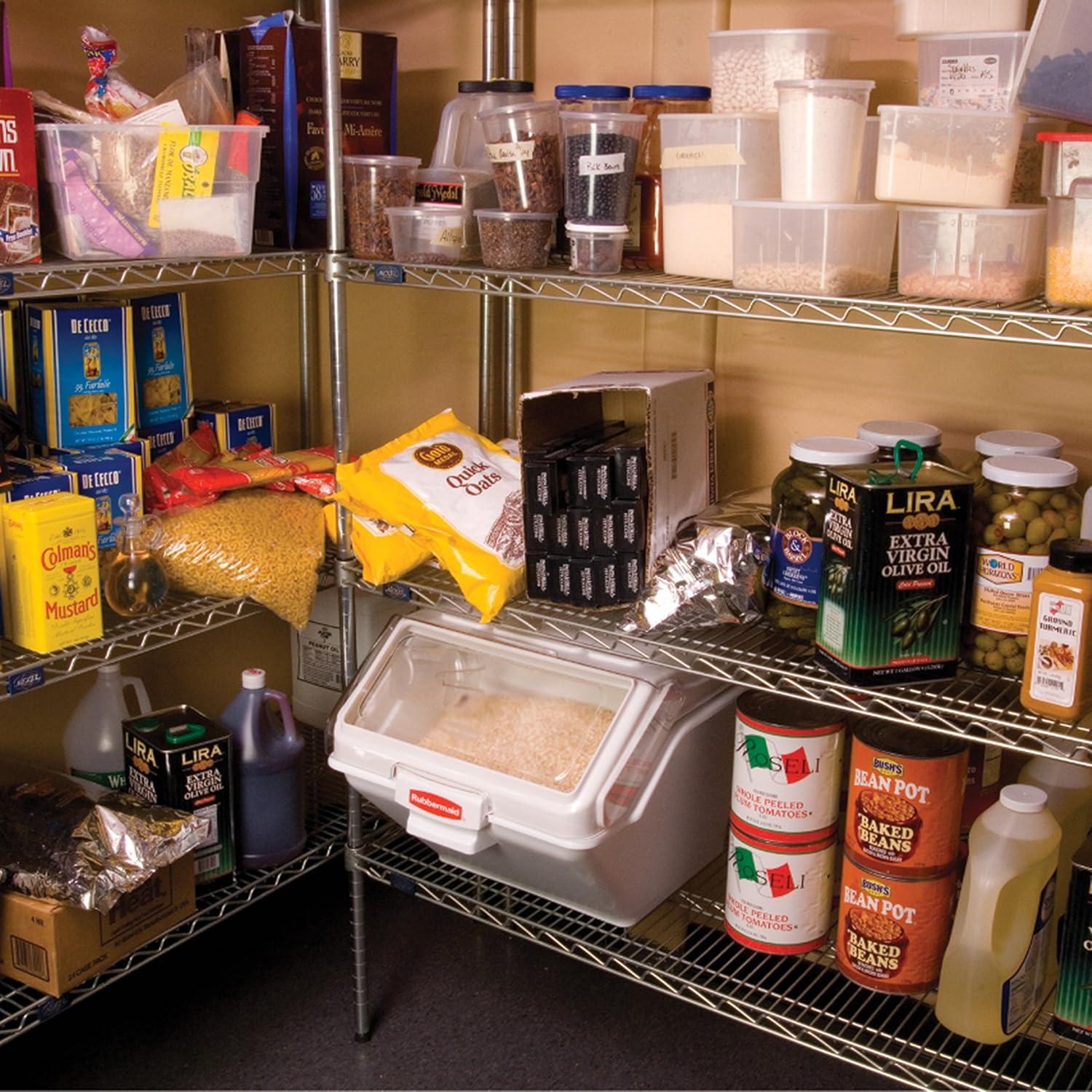 Rubbermaid FG9G5800 200 Cup Safety Storage Bin w/ 2 Cup Scoop