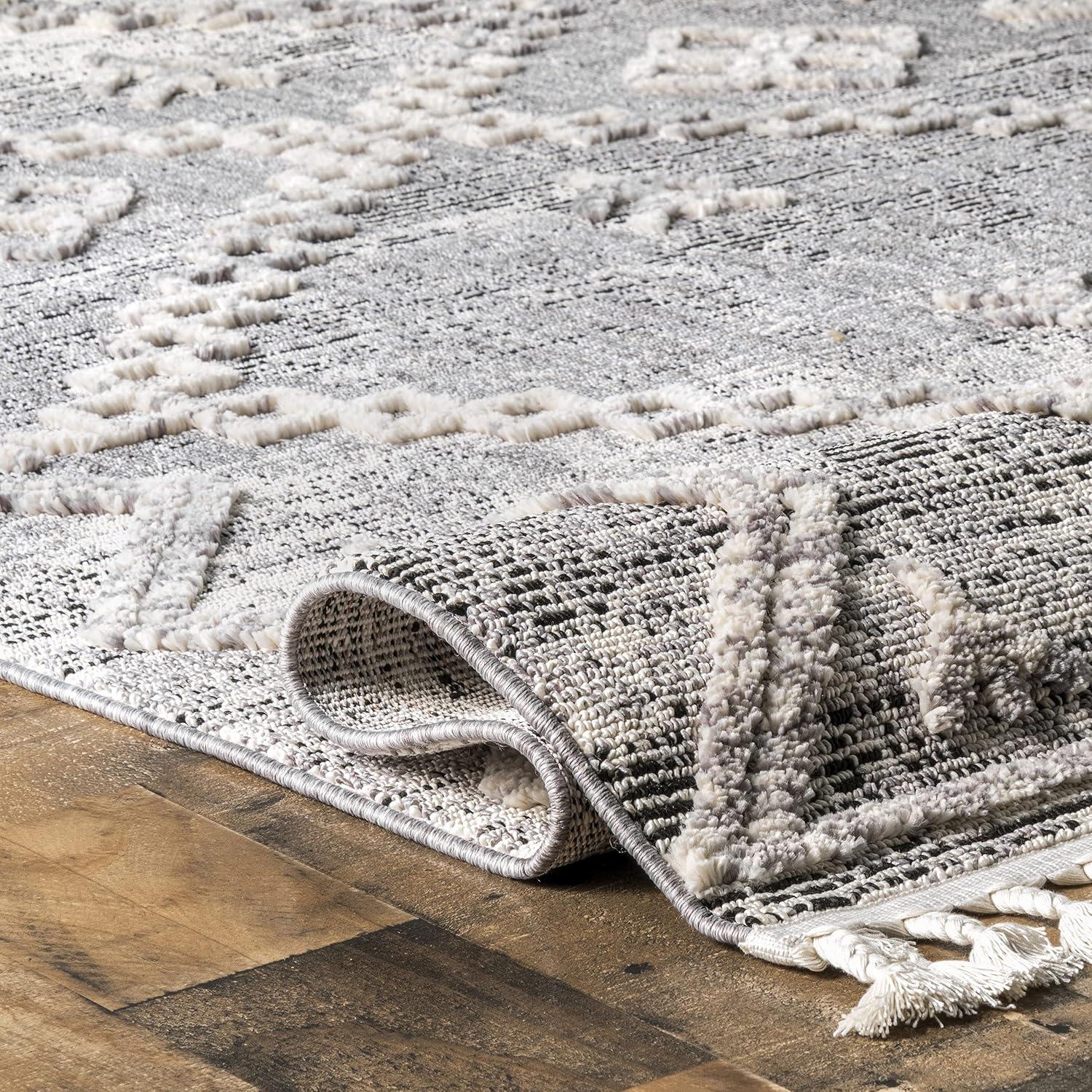 Gray Diamond Textured Tassel Area Rug, 3' x 5'