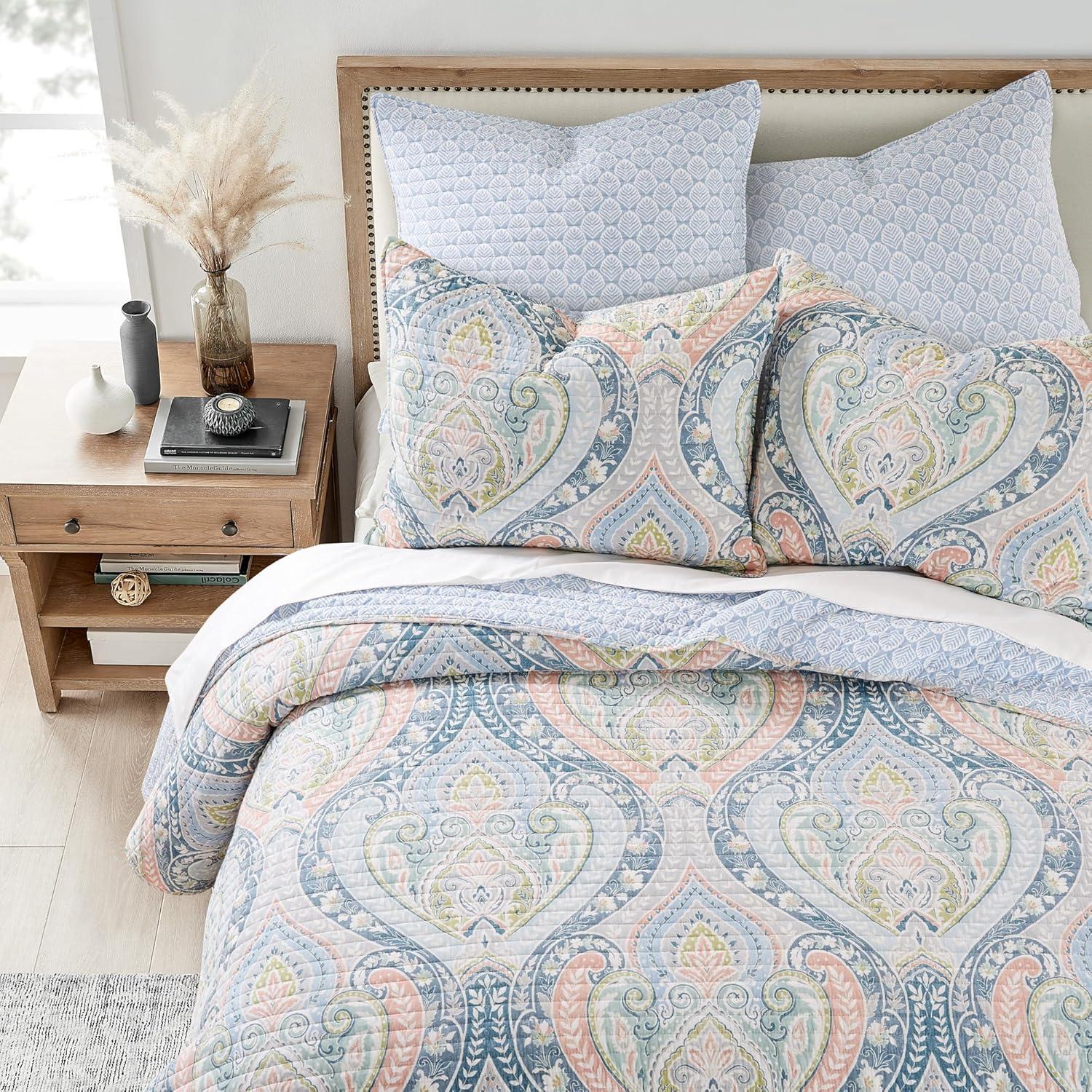 Nadita Full/Queen Reversible Cotton Quilt Set in Pastel Medallion