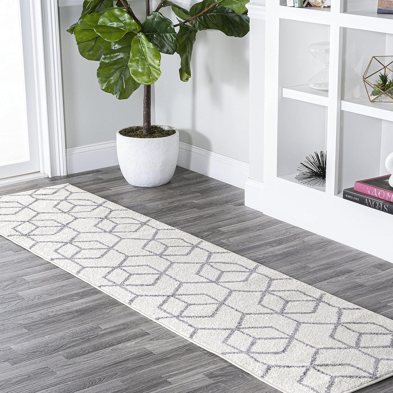 2'x8' Tumbling Blocks Modern Geometric Runner Rug, White/Gray - JONATHAN Y