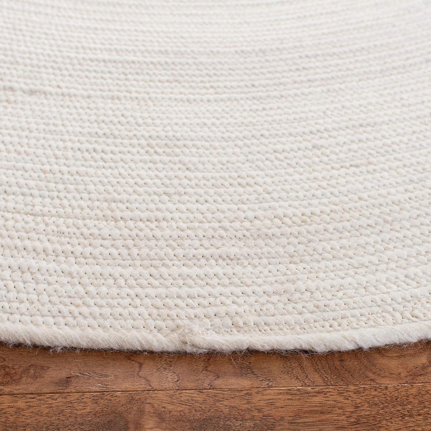Braided BRD901 Hand Woven Indoor Area Rug - Ivory - 5' Round - Safavieh