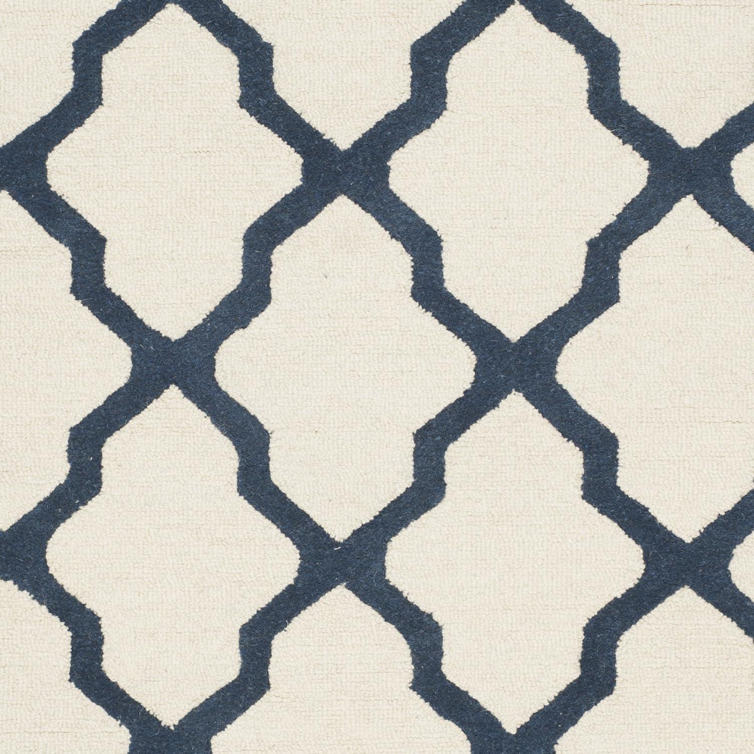 Ivory and Navy Hand-Tufted Wool Trellis Rug 2'6" x 4'