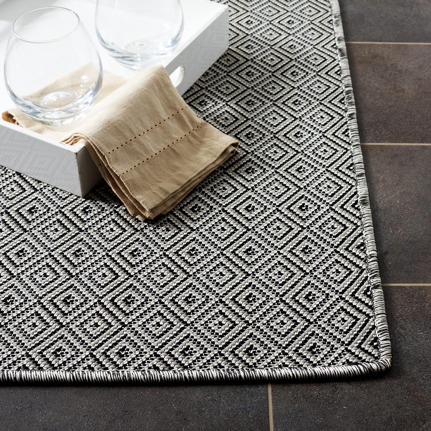 Hampton HTN230 Indoor/Outdoor Machine Made Area Rug - 5'1"x7'6" - Grey/Black - Safavieh