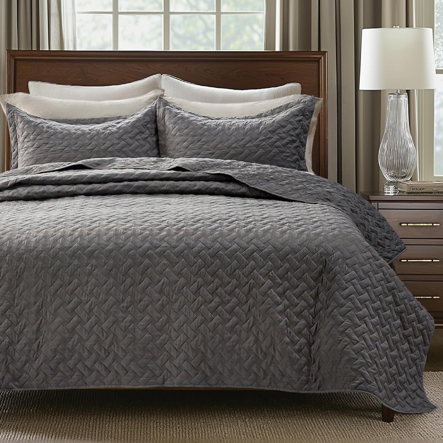 Lightweight Spring Quilt Set Oversized King Size White Bedding Set for All Seasons - Bedsure
