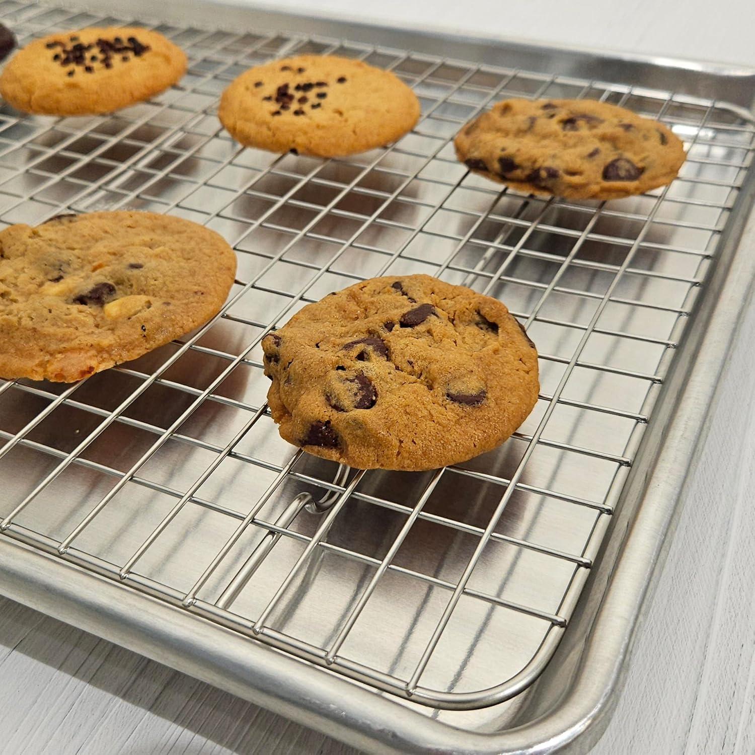 100% Recycled Aluminum by Baker's Secret, Bakeware Set 4pcs, 2x Baking Trays for Oven Cookie Sheet 18" with 2x Stainless Steel Rack Never Rust - The Natural Aluminum Collection