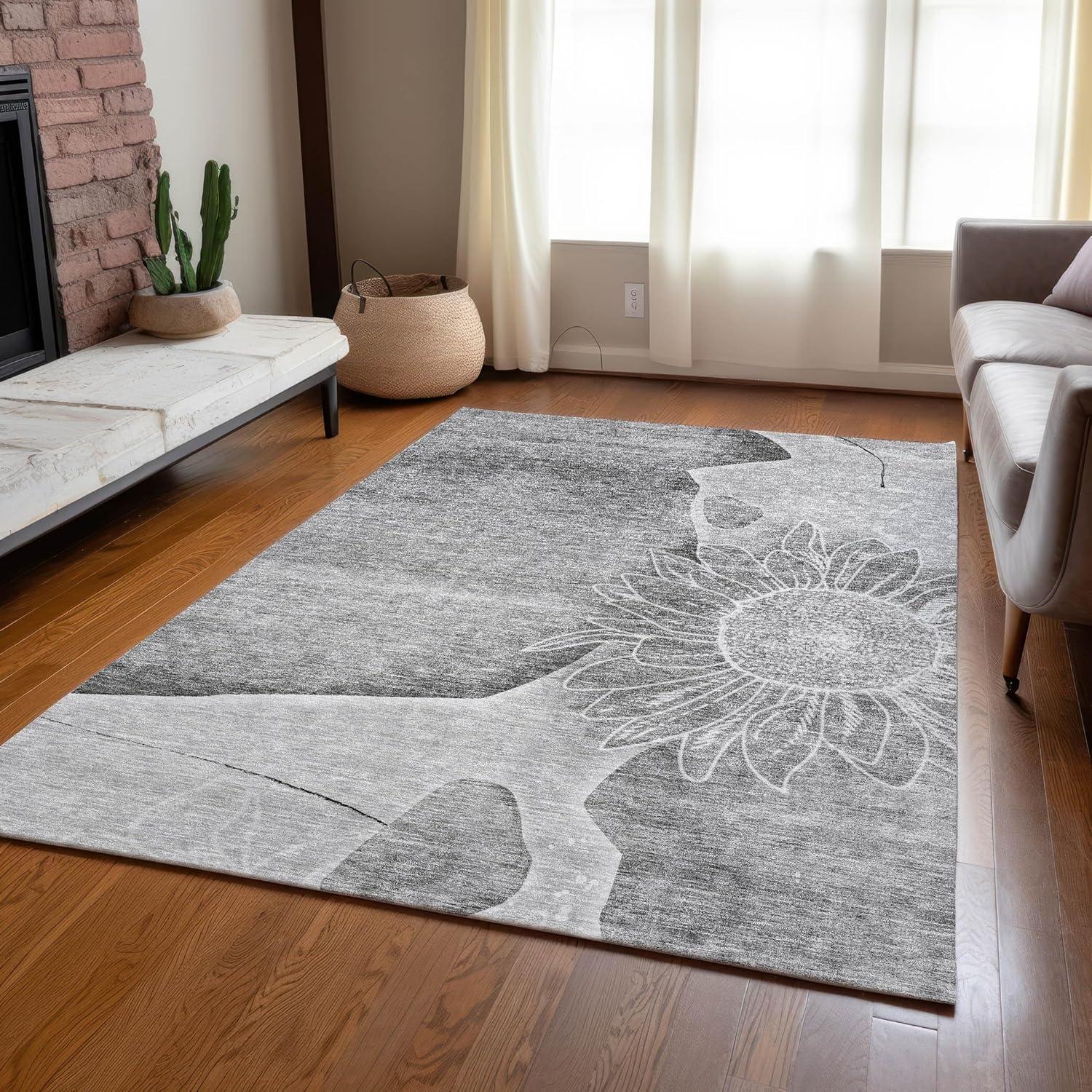 Gray Floral Synthetic Indoor/Outdoor Washable Rug 5' x 7'