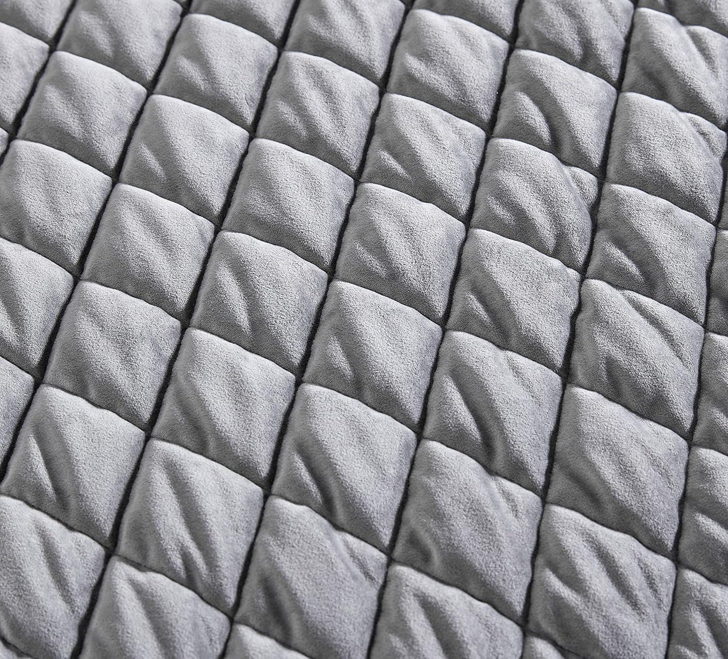 Vera Wang Vera Wang Diamond Velvet Quilt Set