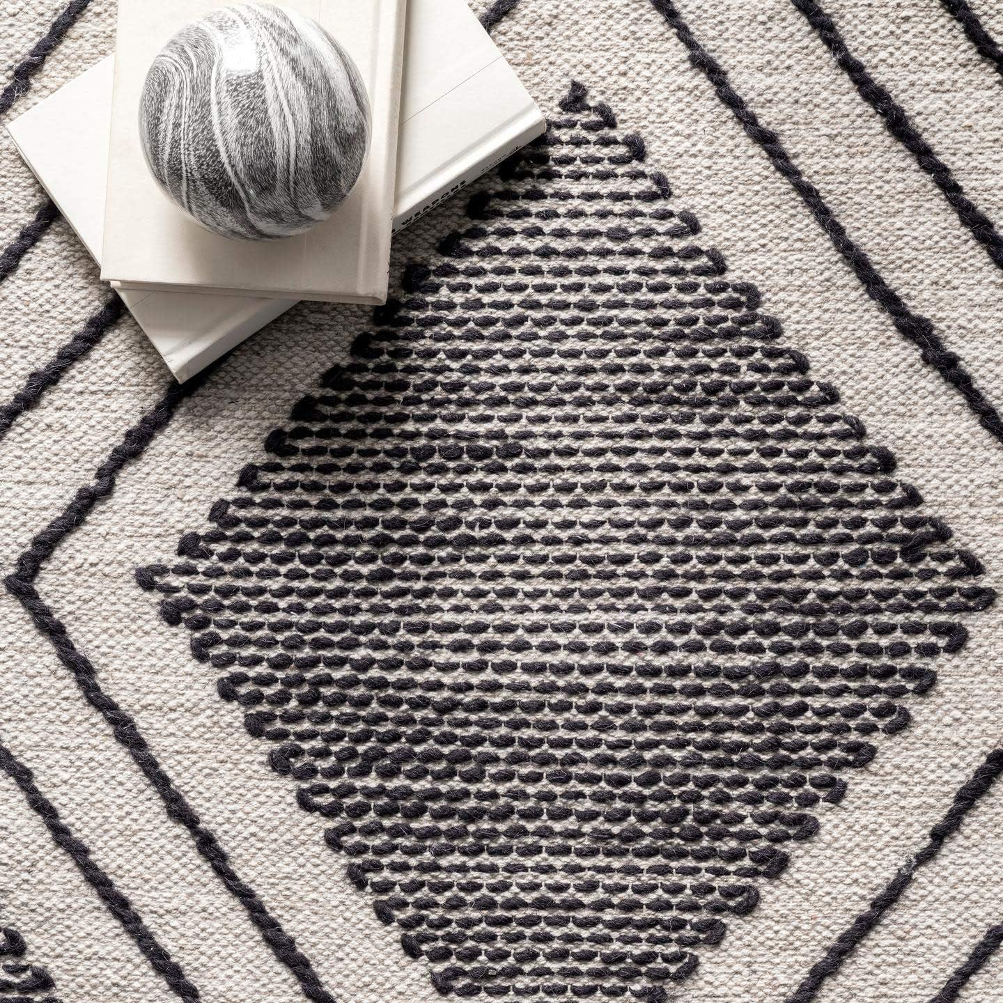 nuLOOM Ailey Cotton Diamond Trellis Tassel Area Rug