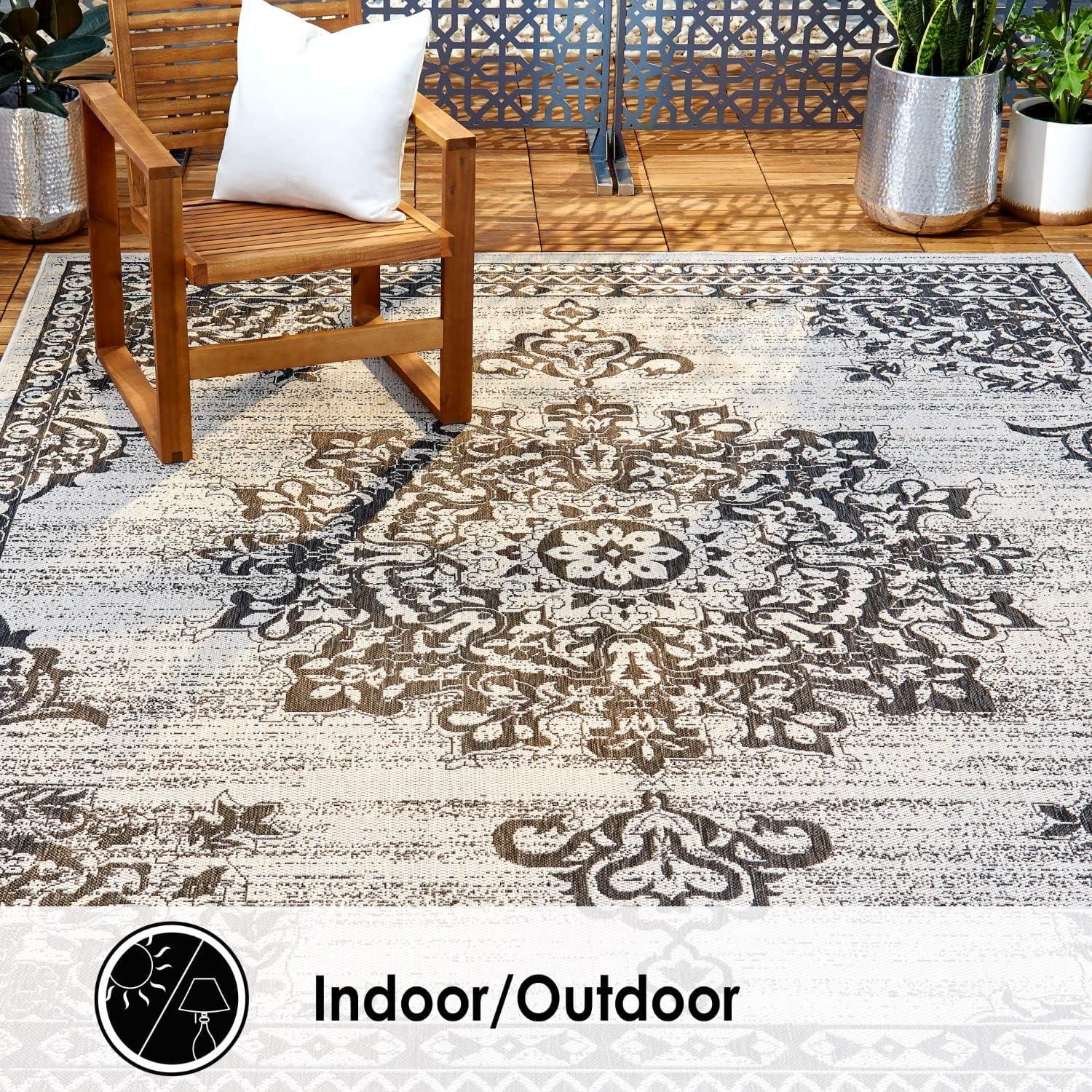 Nicole Miller Medallion Oriental Gray/Black Indoor/Outdoor Area Rug