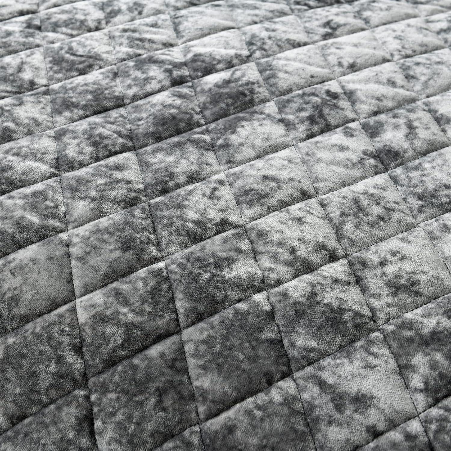 Royal Velvet Diamond Velvet Quilt Set
