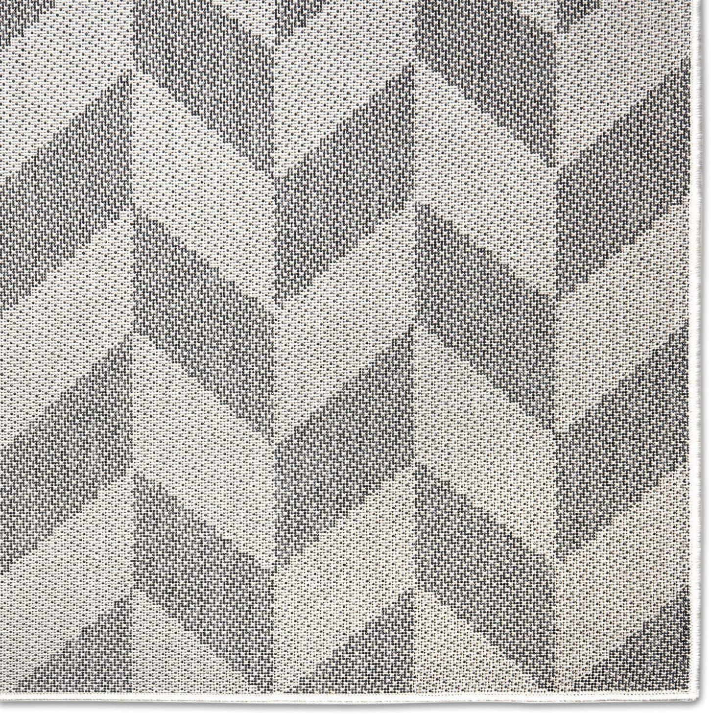 Nicole Miller New York Patio Sofia Holly Transitional Geometric Indoor/Outdoor Area Rug